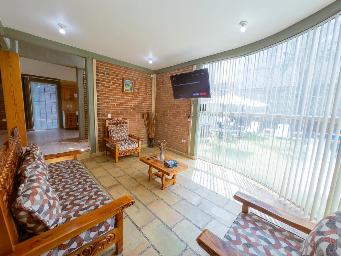 Spacious Family House in Cocoyoc Pool & BBQ Area view 5