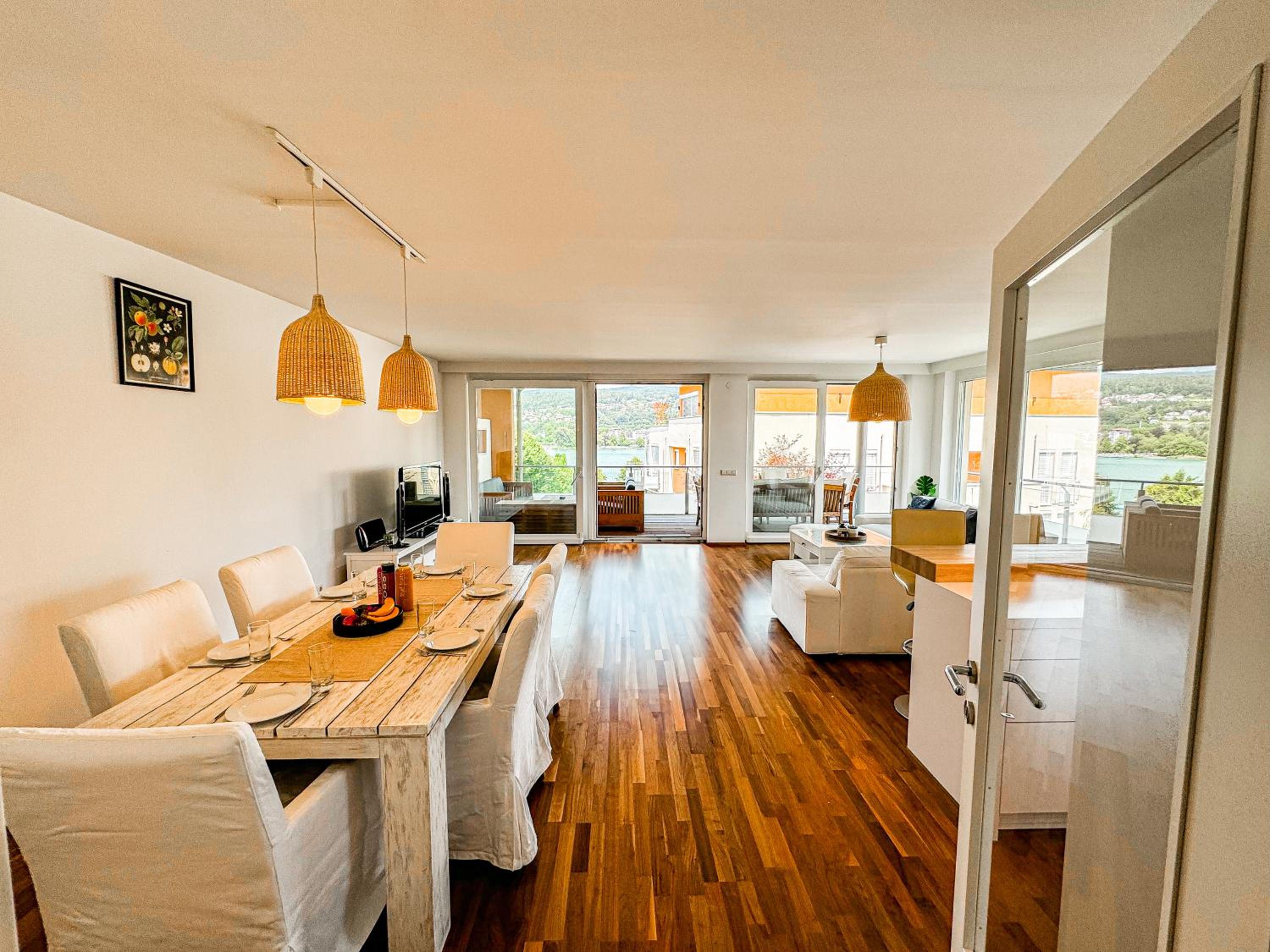 Lake view 2 Bedroom Apartment, Terrace, Private Lake Access