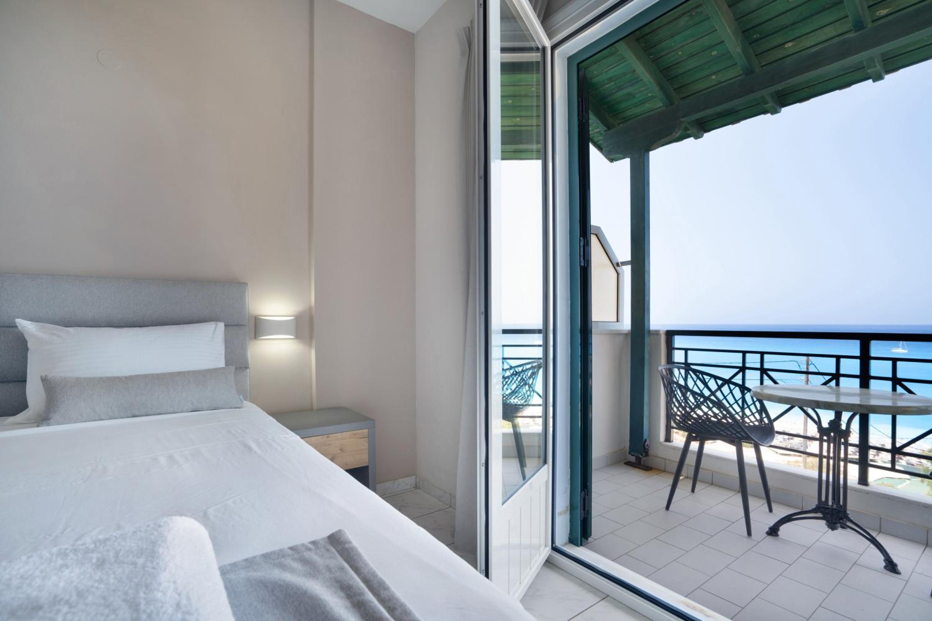 Sunset Triple 1 photo 3