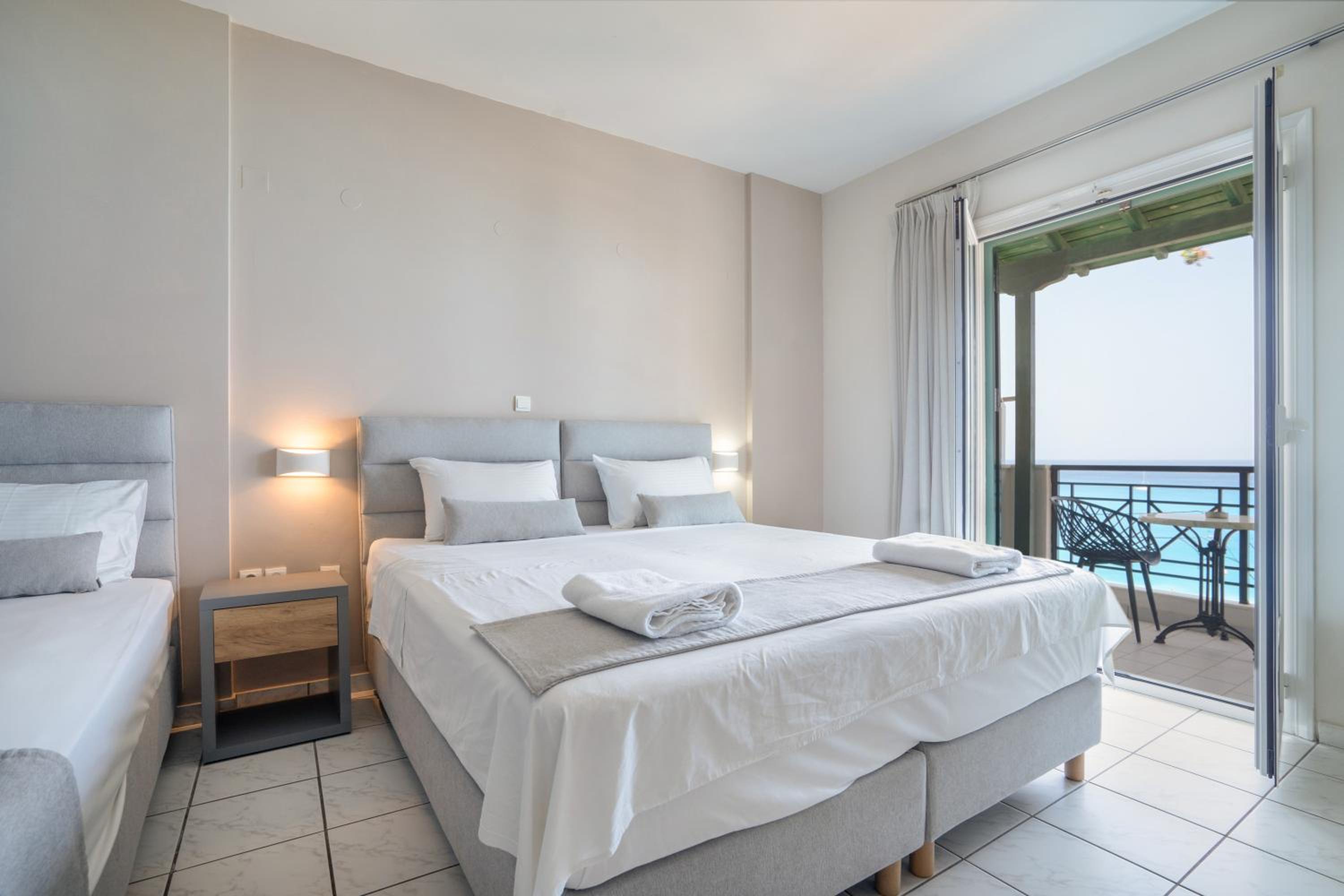 Sunset Triple 1 photo 5