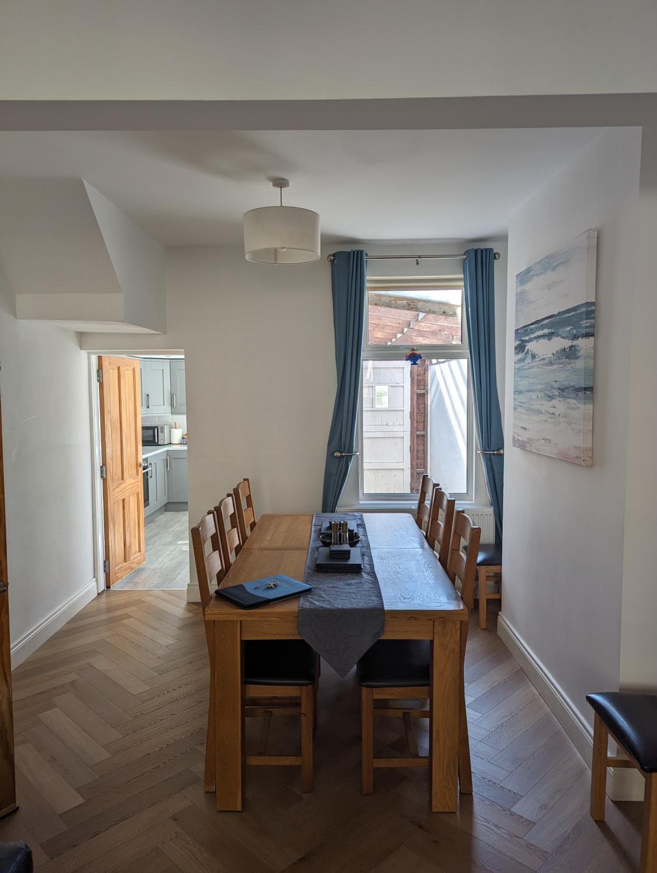 Prospect House - Elegant 4-Bed Family Escape Near Ward Park & Marina