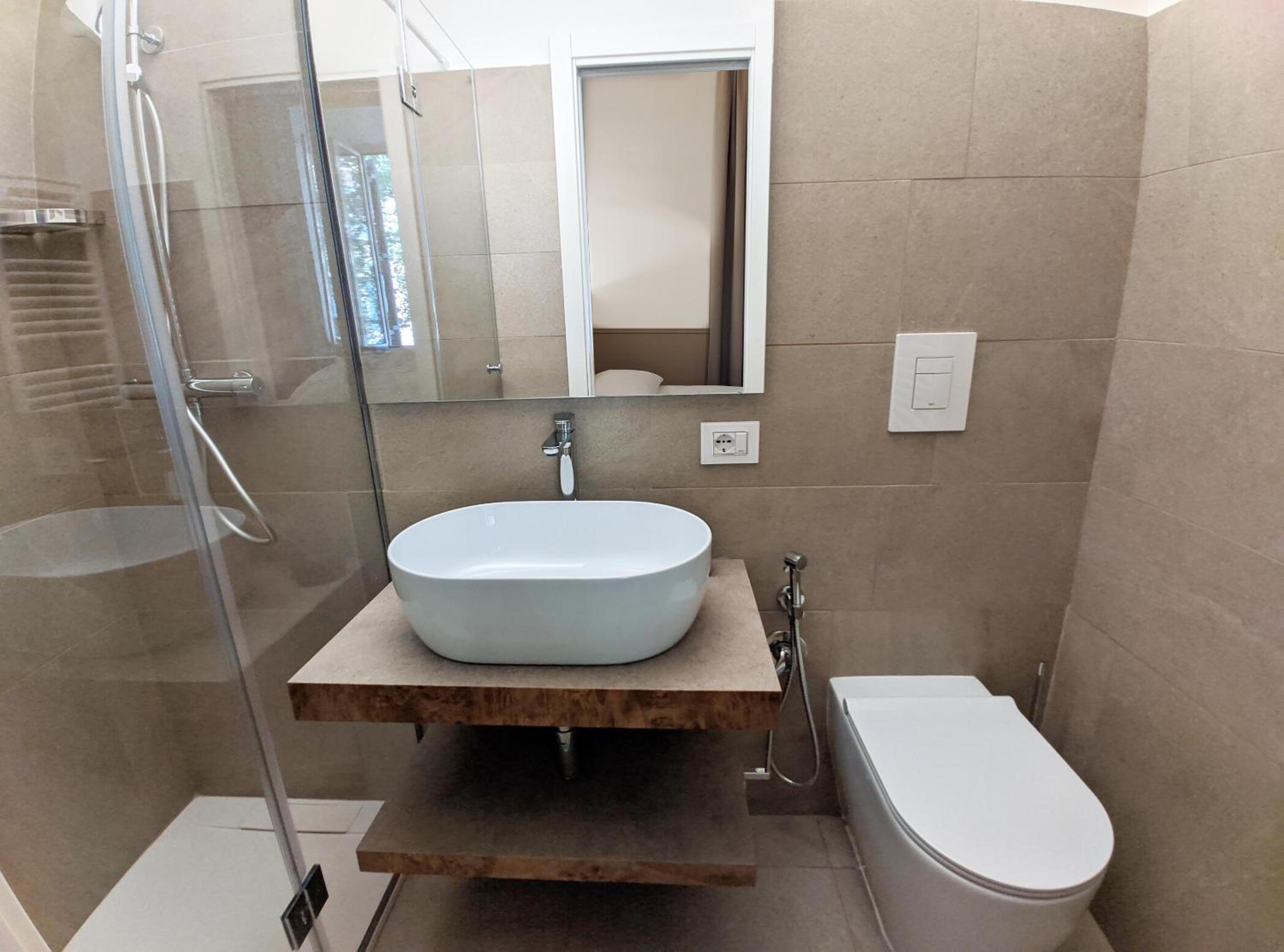 Astom Suites