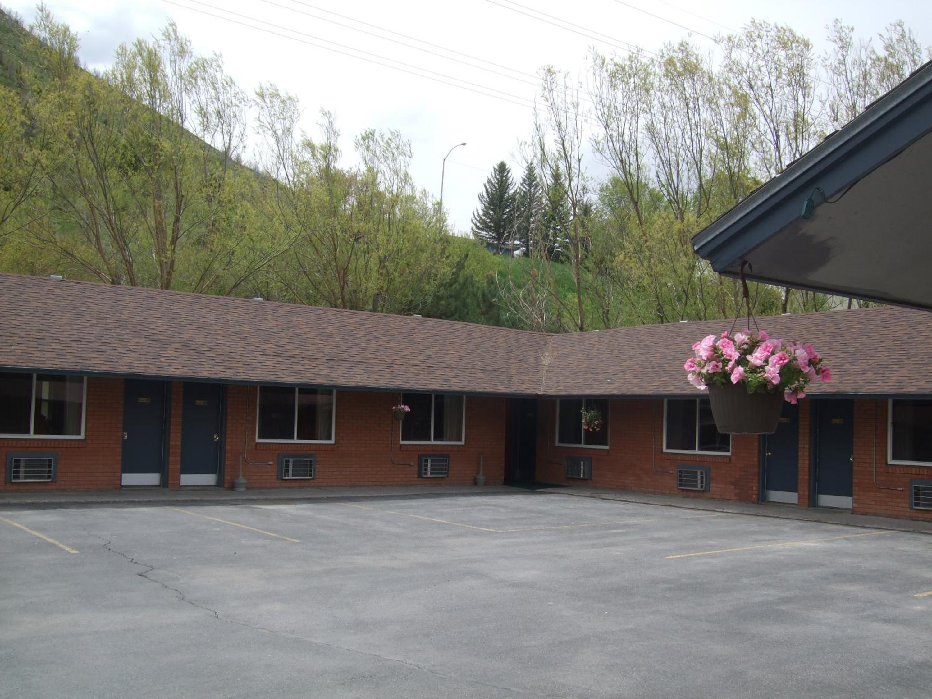 Lava Spa Motel & RV