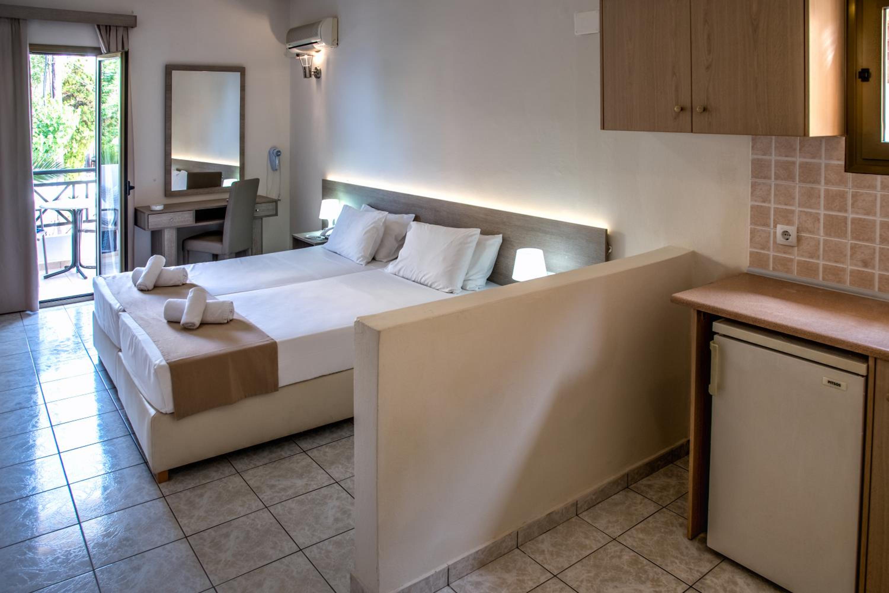Elmi Beach Hotel & Suites