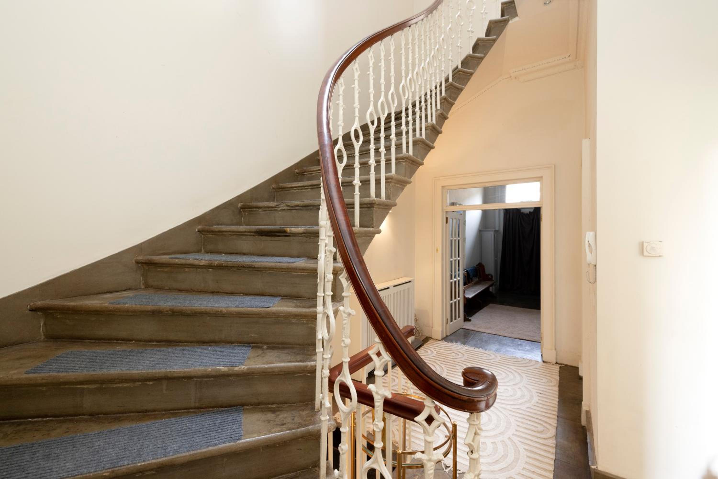 JOIVY Exclusive house with free parking view 4