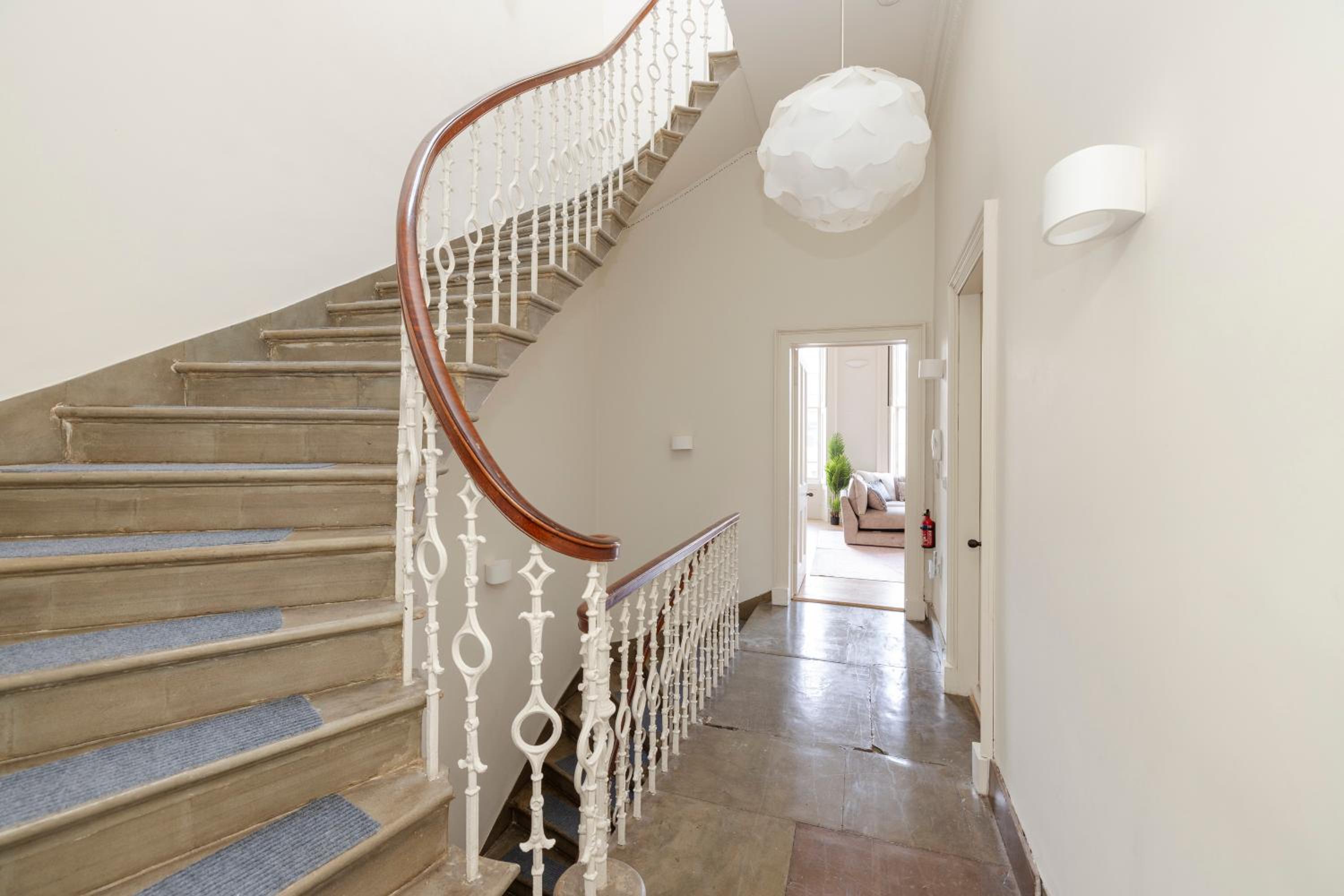 JOIVY Exclusive house with free parking view 2