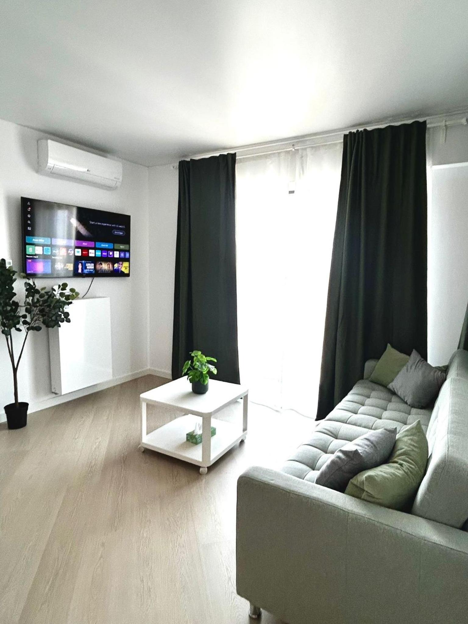Cortina North New Luxury Apartment with Parking- Self Check in