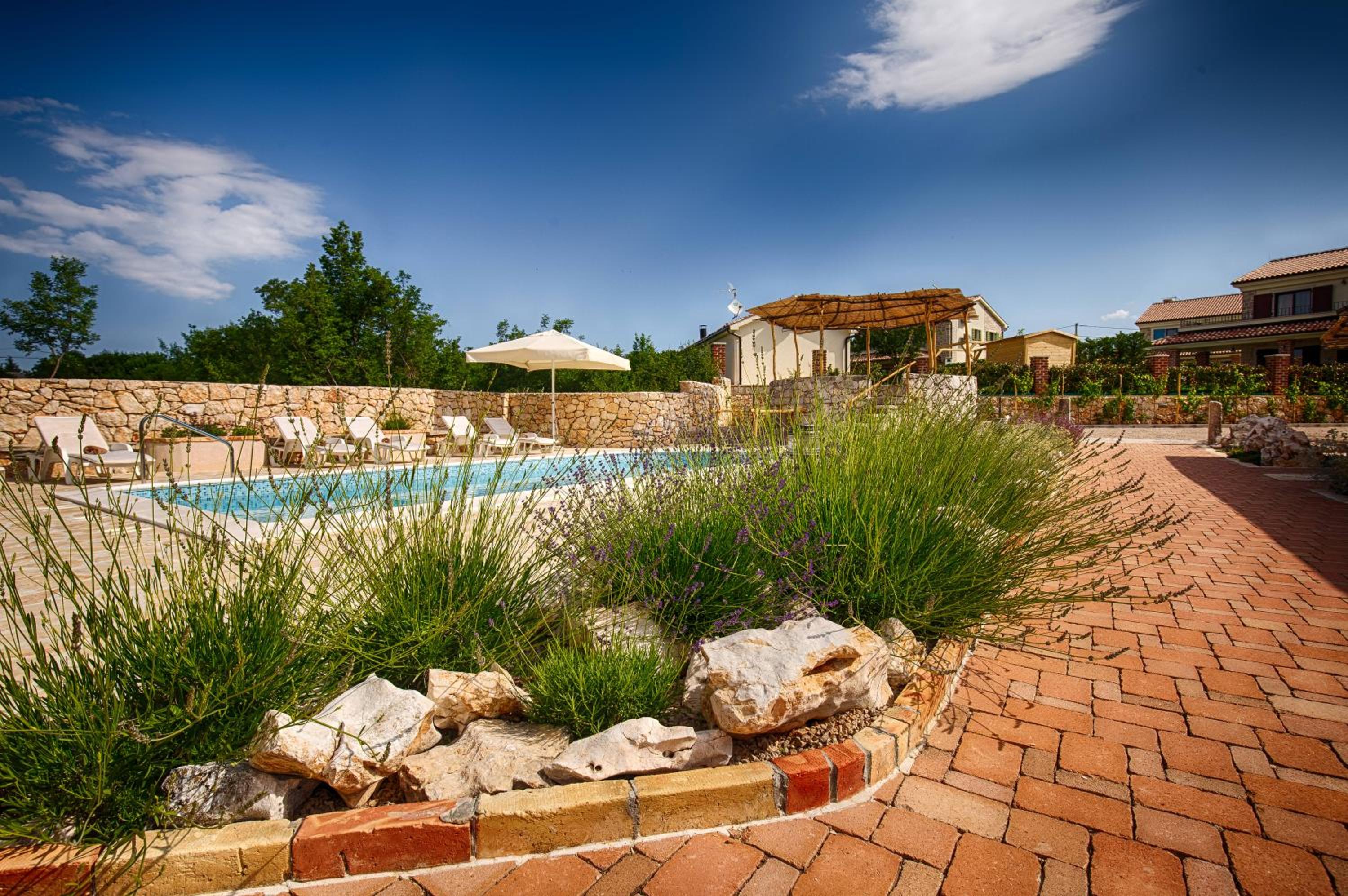 Villa with pool, garden, in a quiet small village - by Traveler tourist agency Krk - ID 2179 view 5