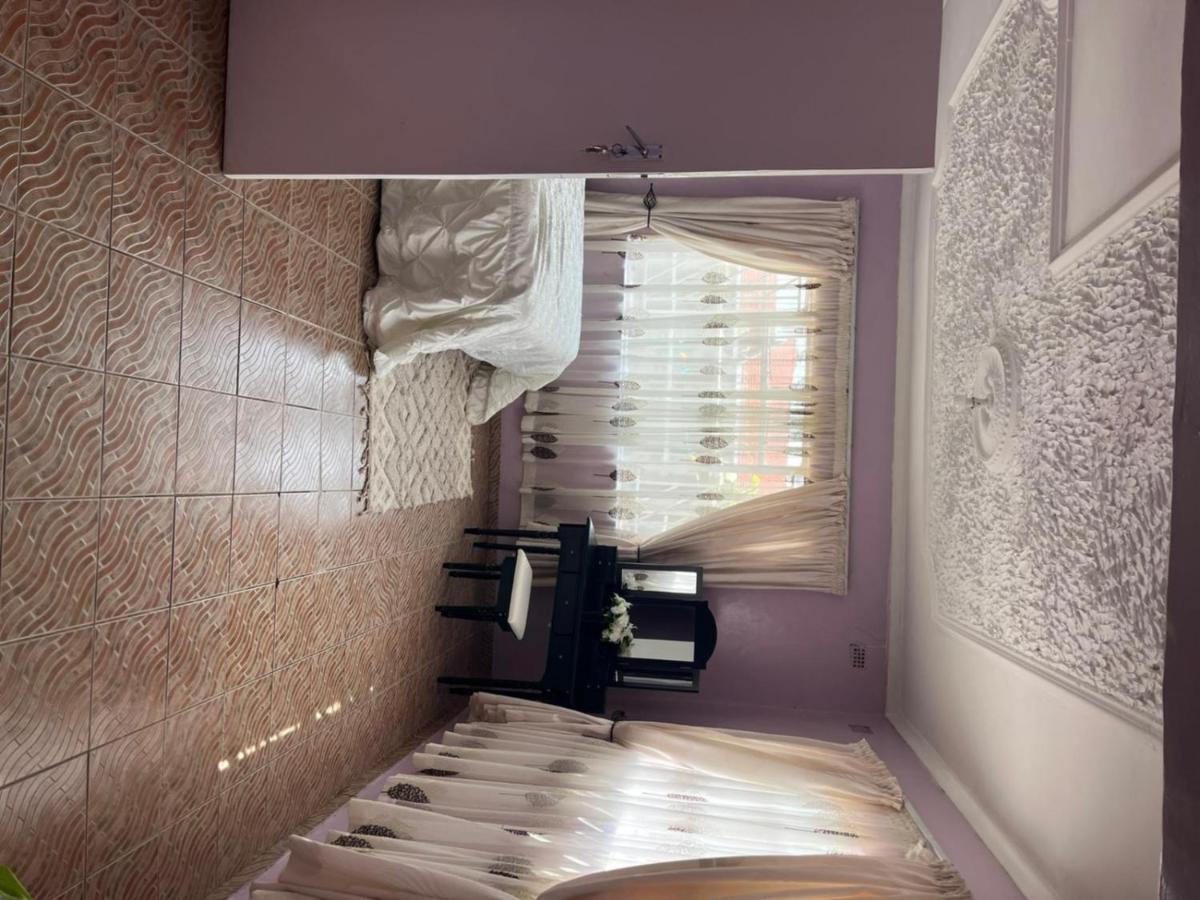 4 Bed Gated House-Sleeps 8-Private Parking