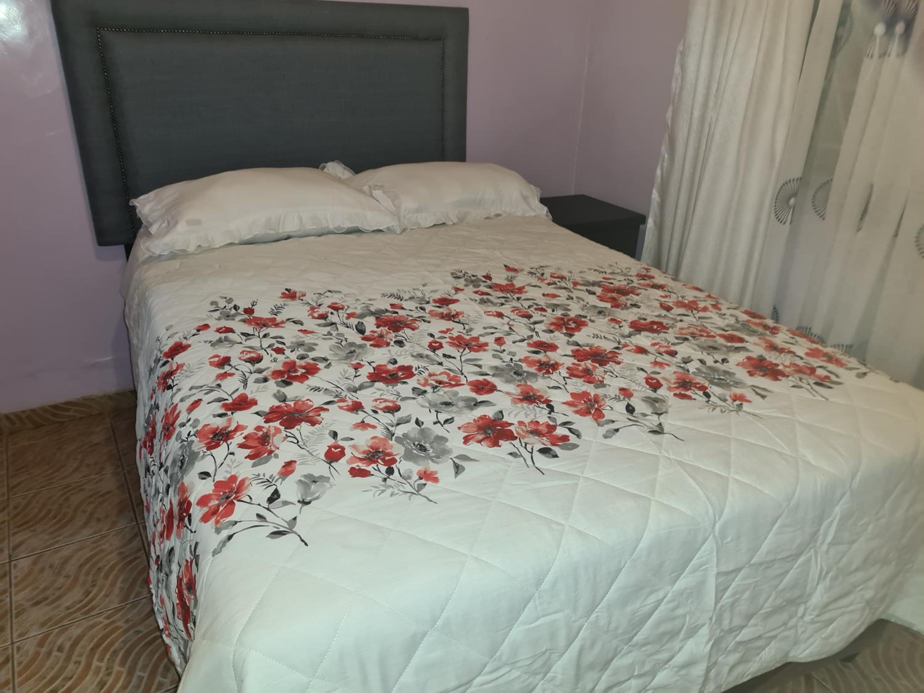 4 Bed Gated House-Sleeps 8-Private Parking