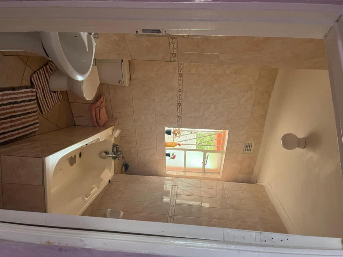 4 Bed Gated House-Sleeps 8-Private Parking