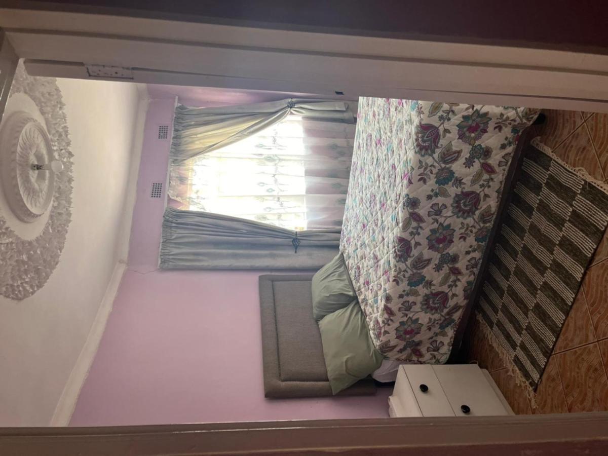 4 Bed Gated House-Sleeps 8-Private Parking