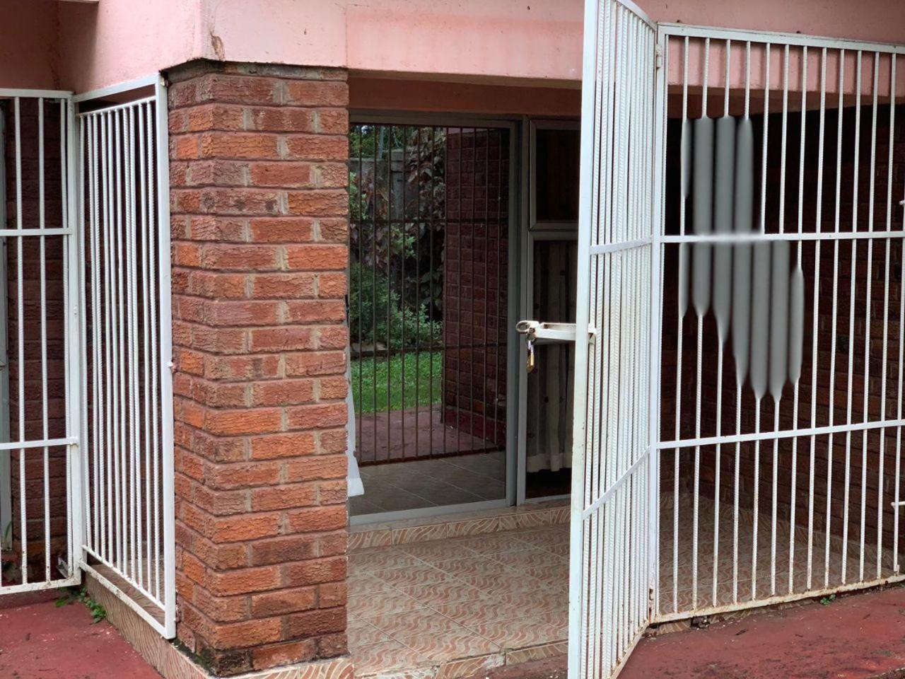 4 Bed Gated House-Sleeps 8-Private Parking