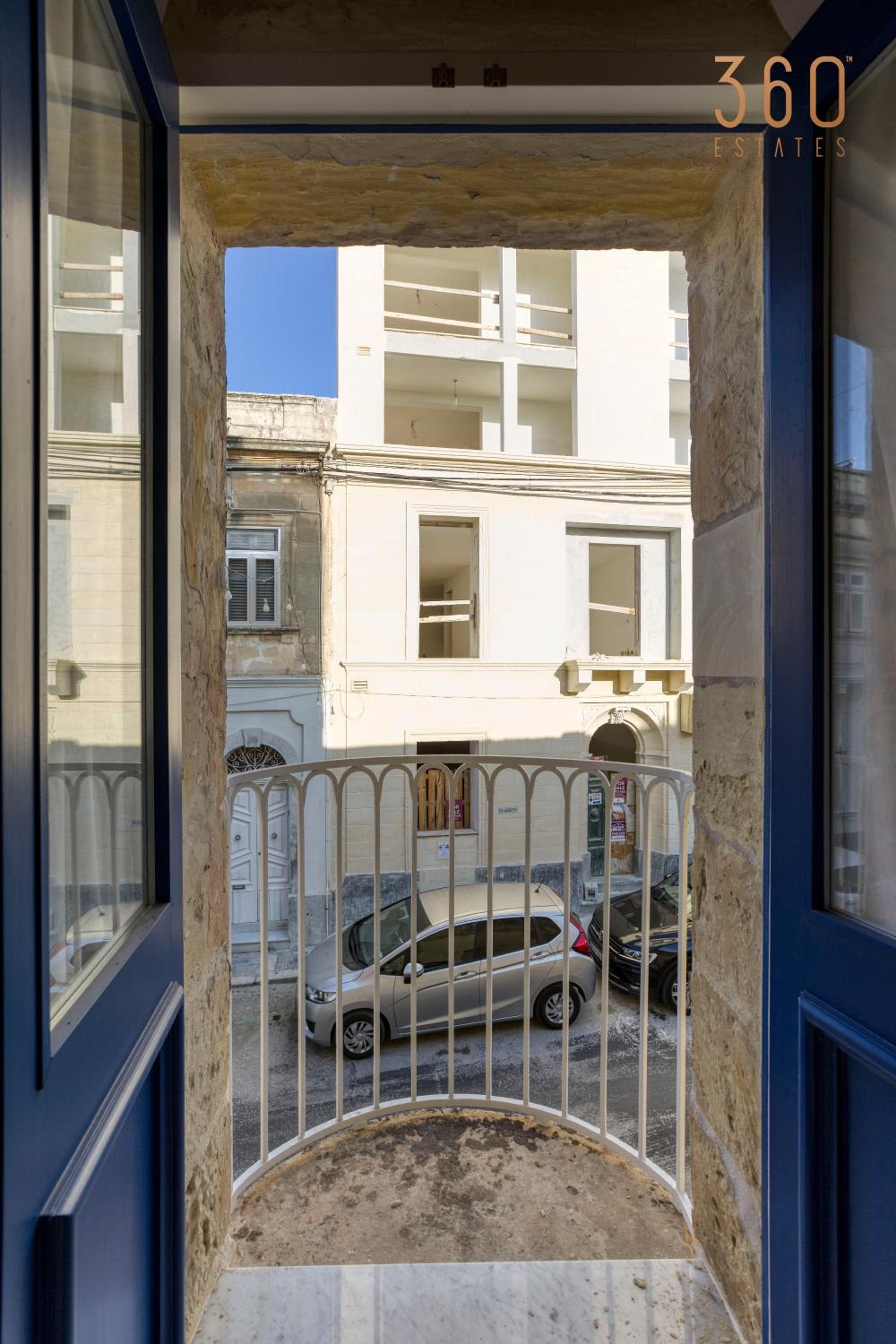 Authentic 2BR House of Character with Terrace by 360 Estates view 2