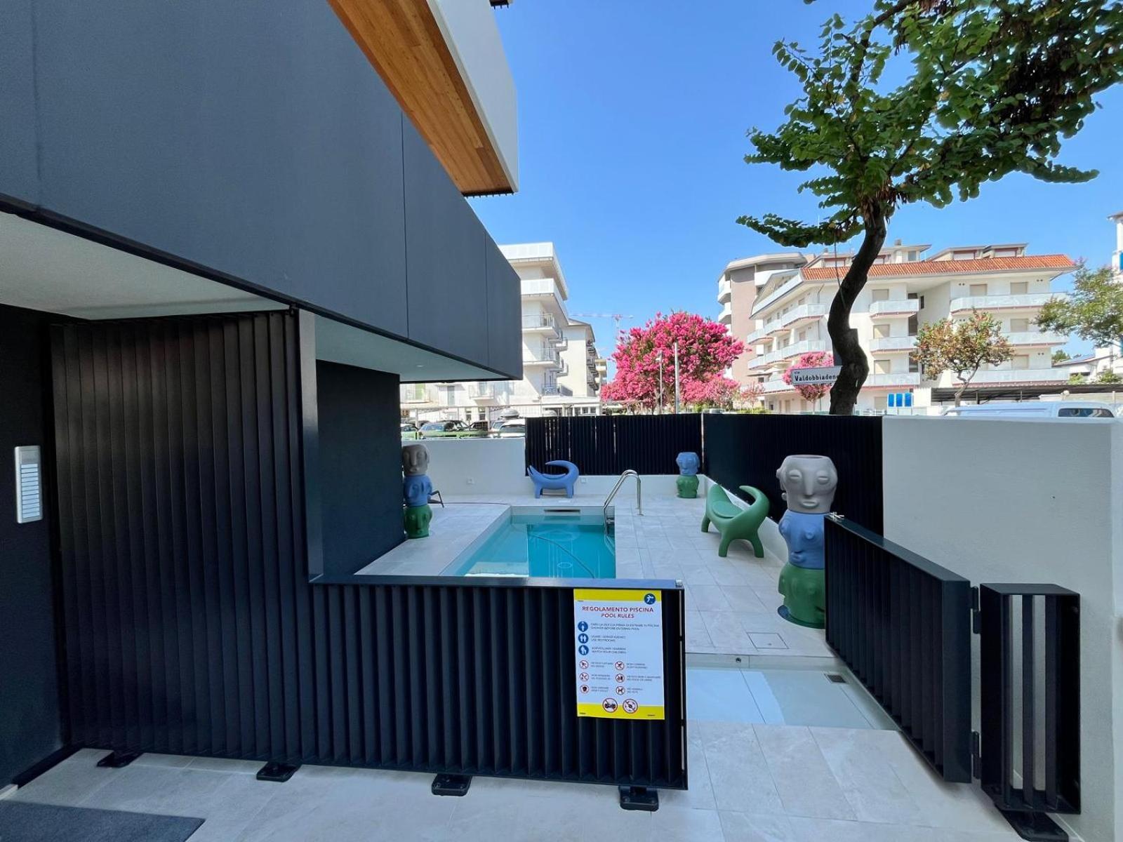 Beach Palace with small swimming pool, private beach, parking