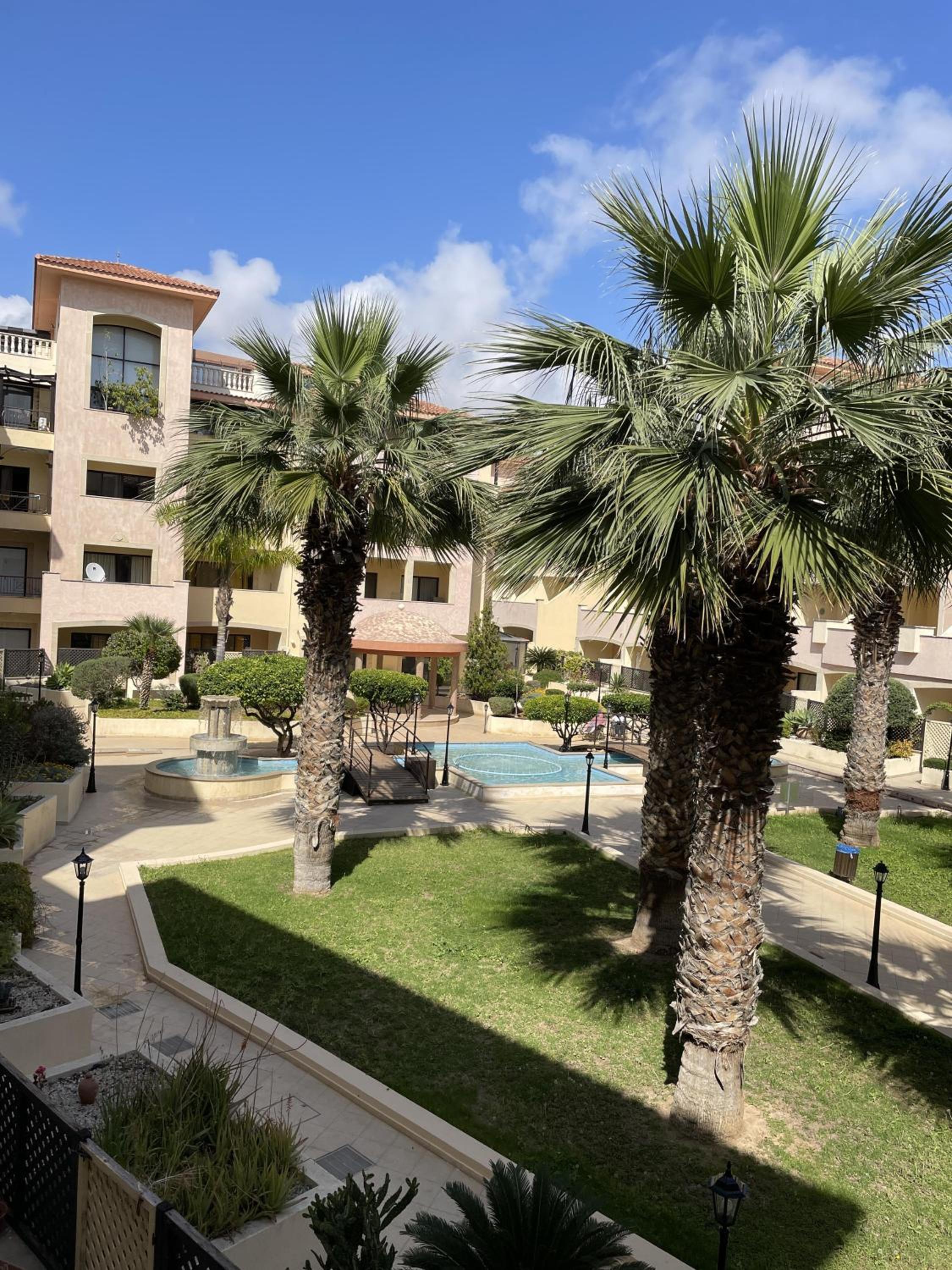 2 Bed Townhouse Sleeps 4 - Pool - Patio & Balcony