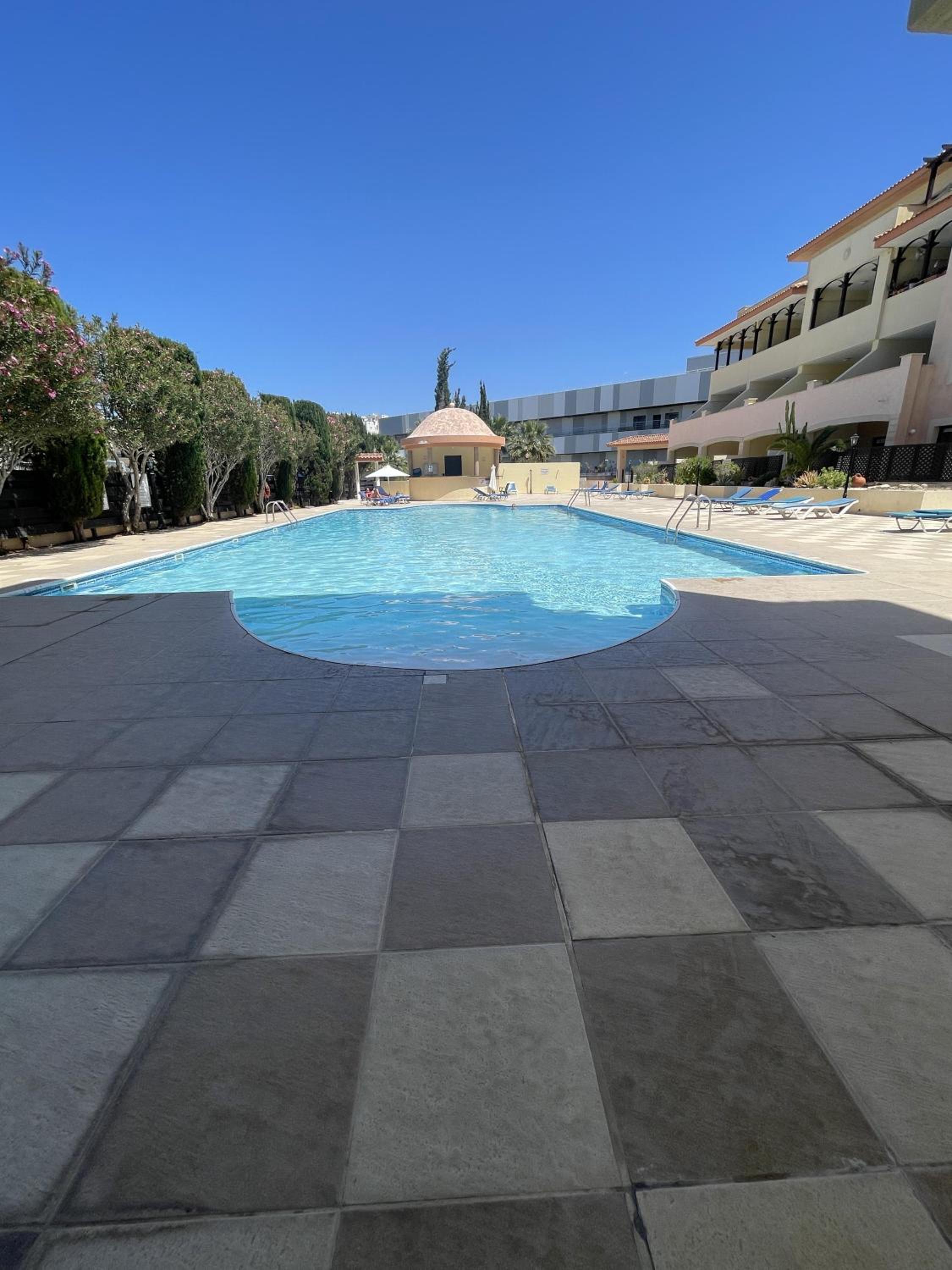 2 Bed Townhouse Sleeps 4 - Pool - Patio & Balcony