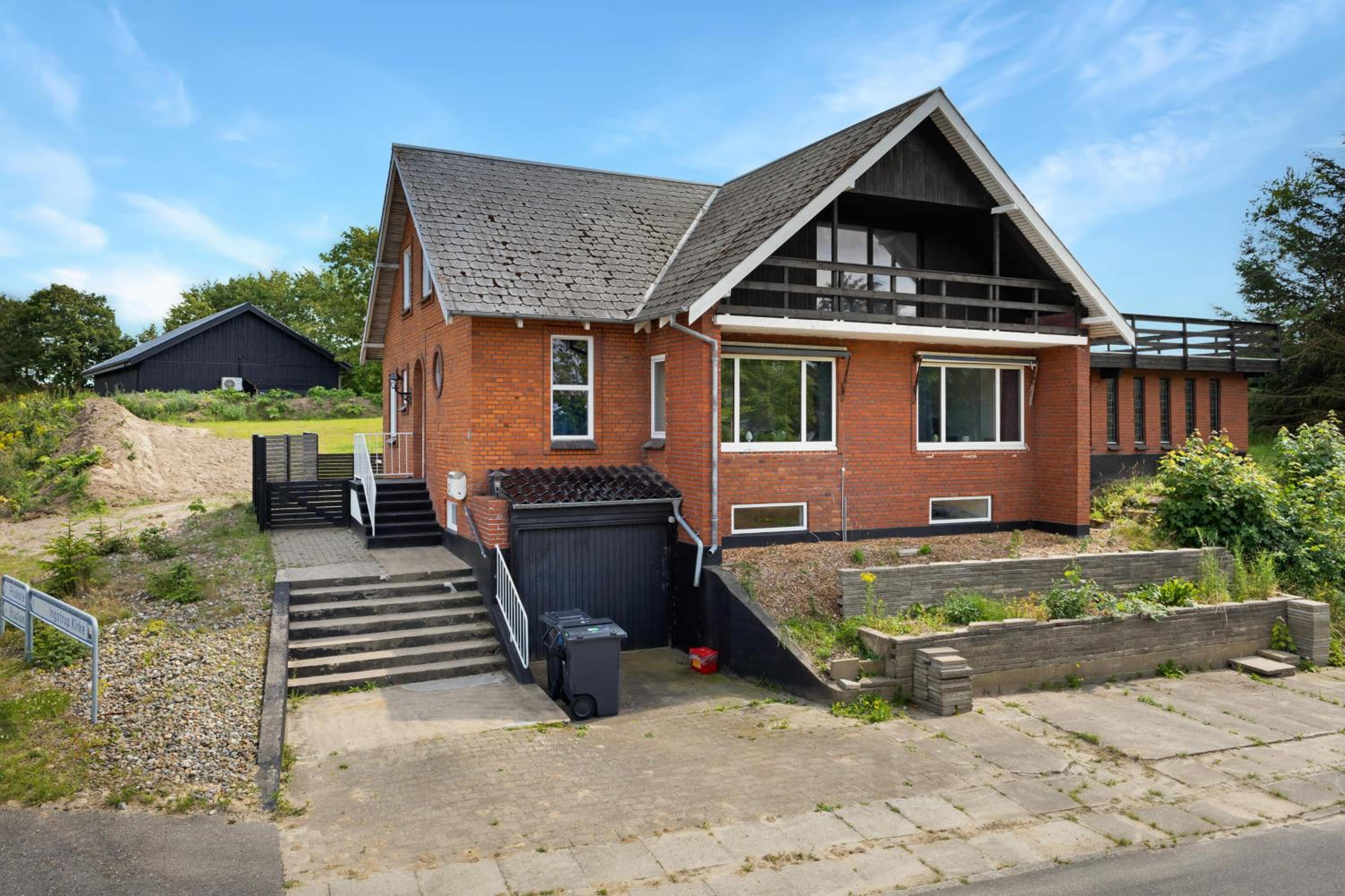 Holiday Home With Pool For 12 People view 5