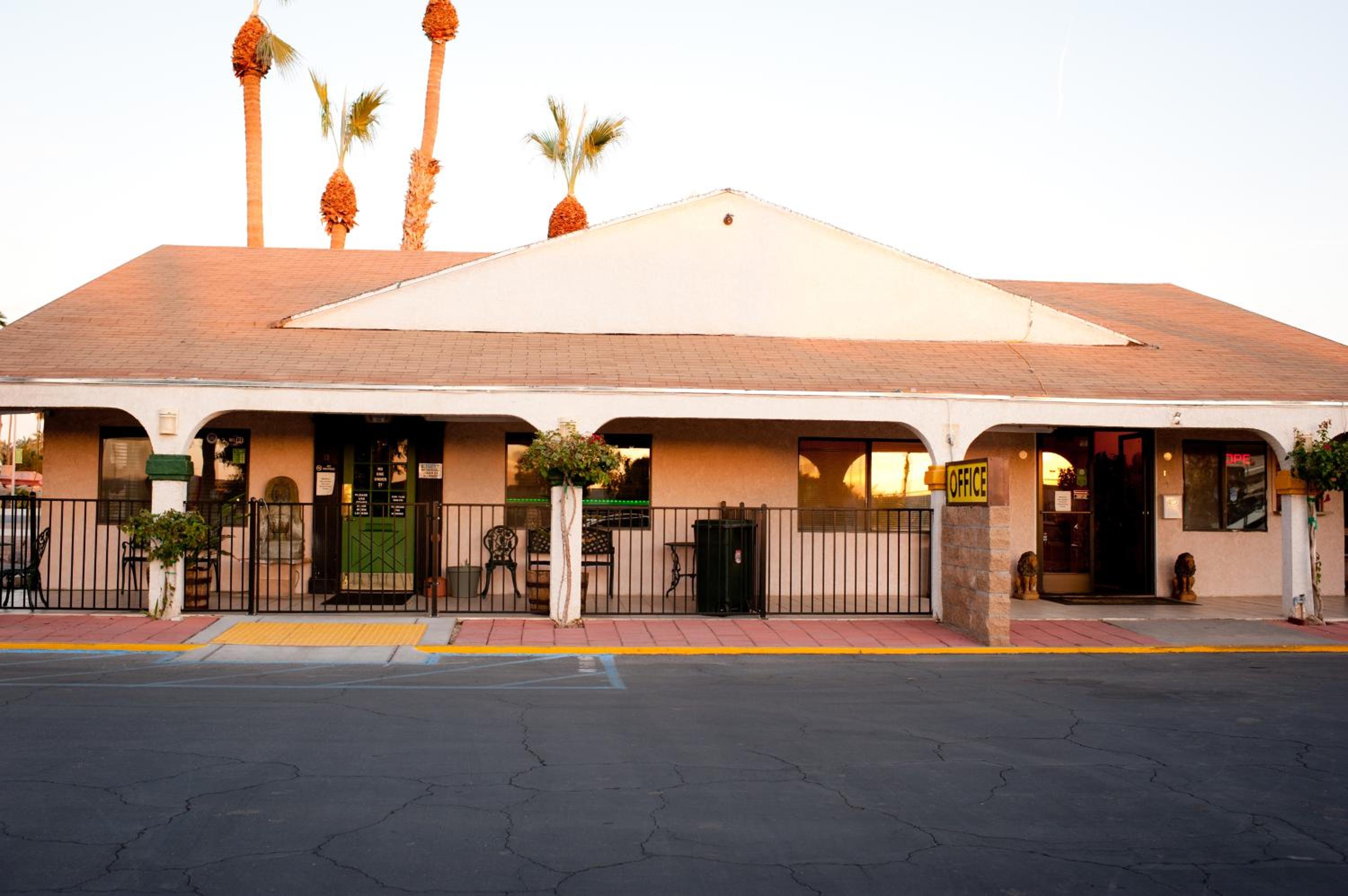 Emerald Inn & Lounge