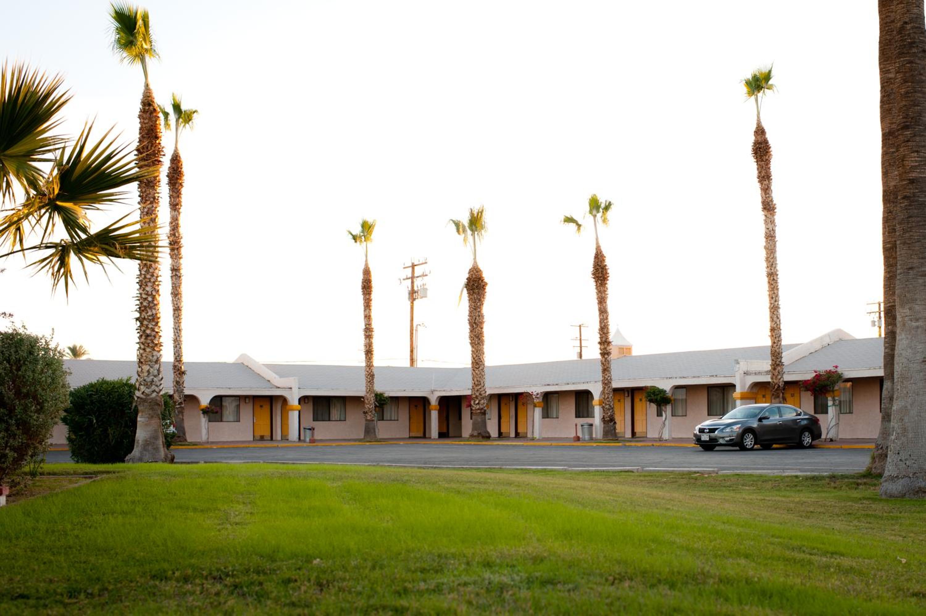 Emerald Inn & Lounge