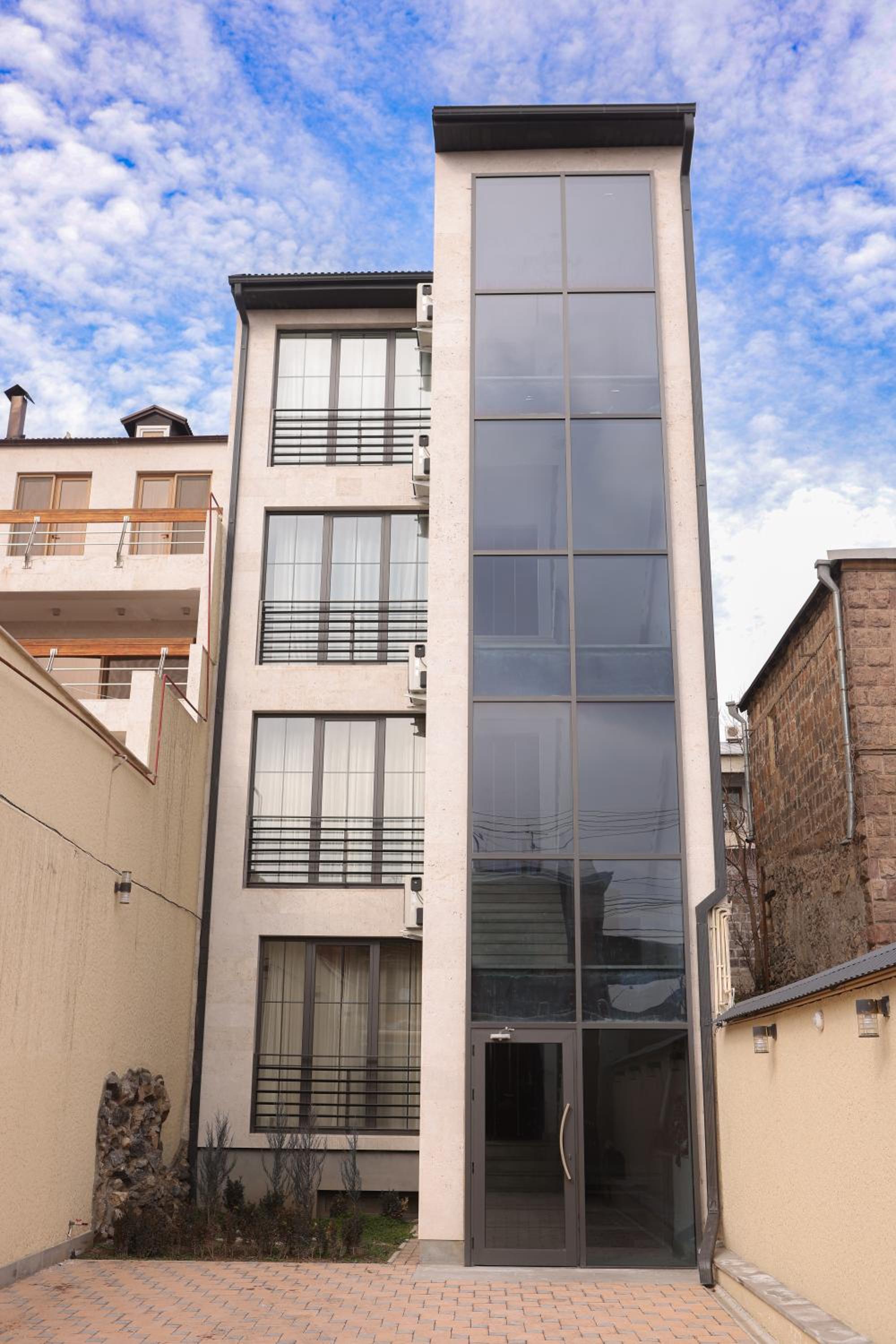 Silent Apartment 1