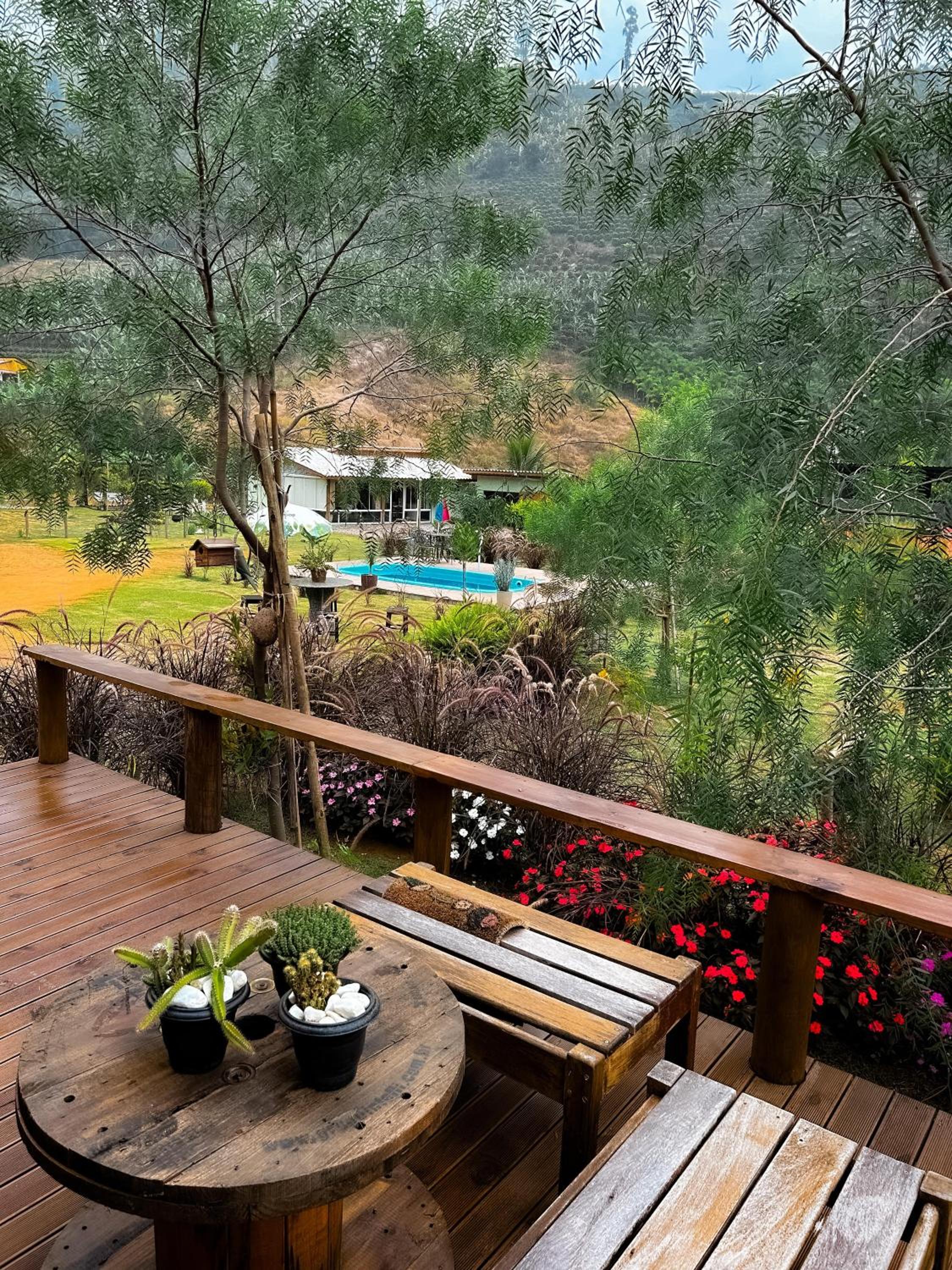 Chalé de Madeira em Vargem Alta