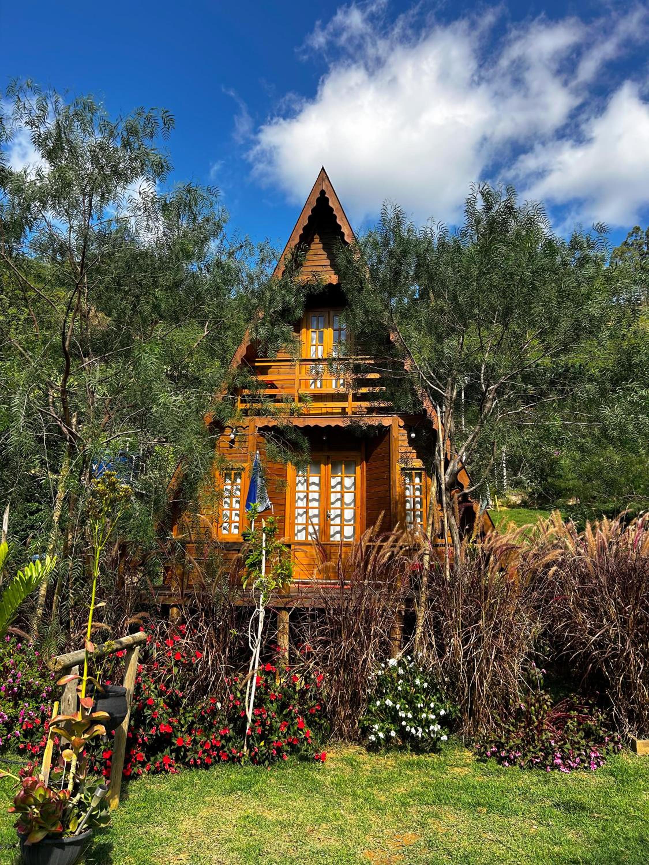 Chalé de Madeira em Vargem Alta