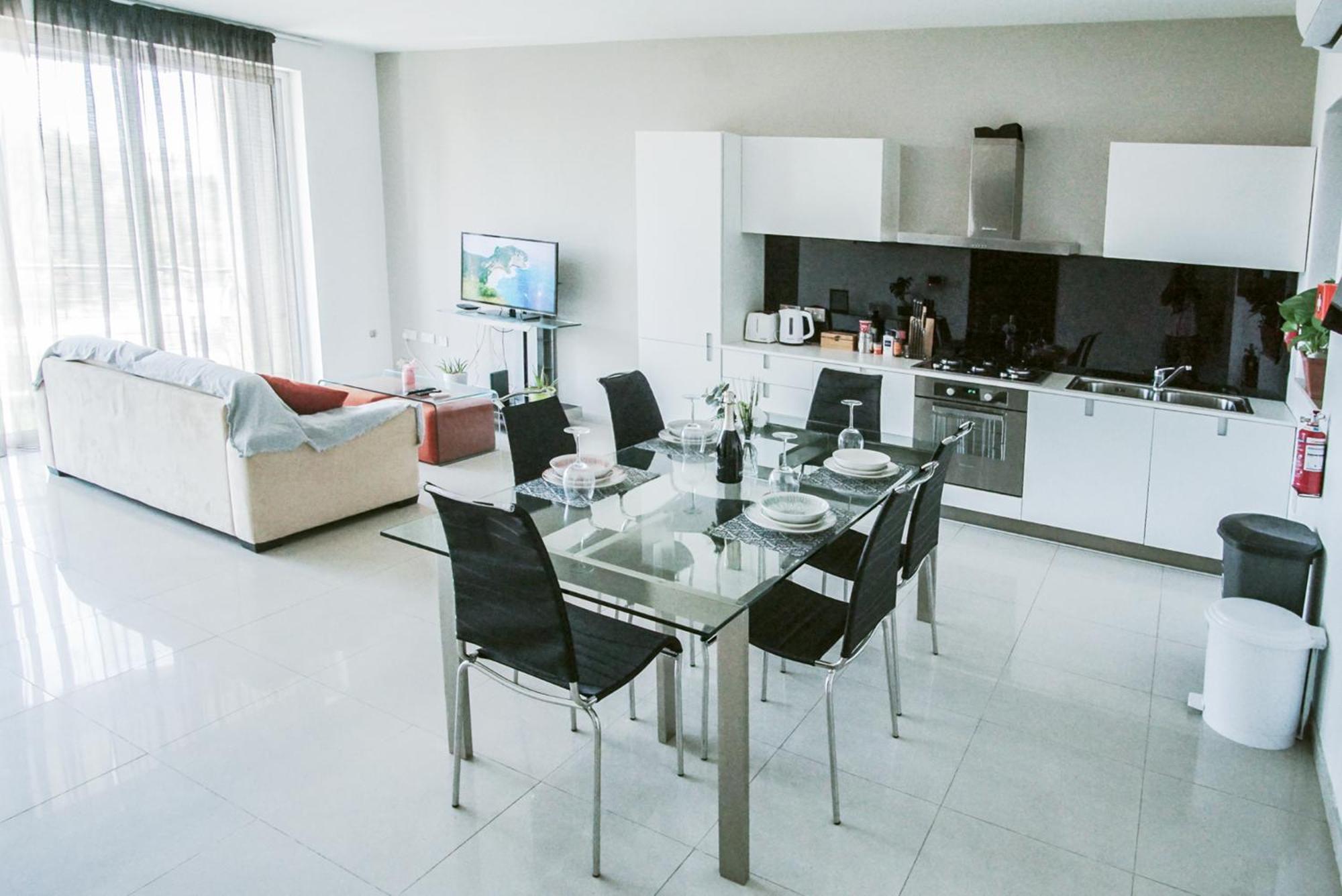 Stunning Seafront Apartment with Marina and Valletta views in Malta photo 2
