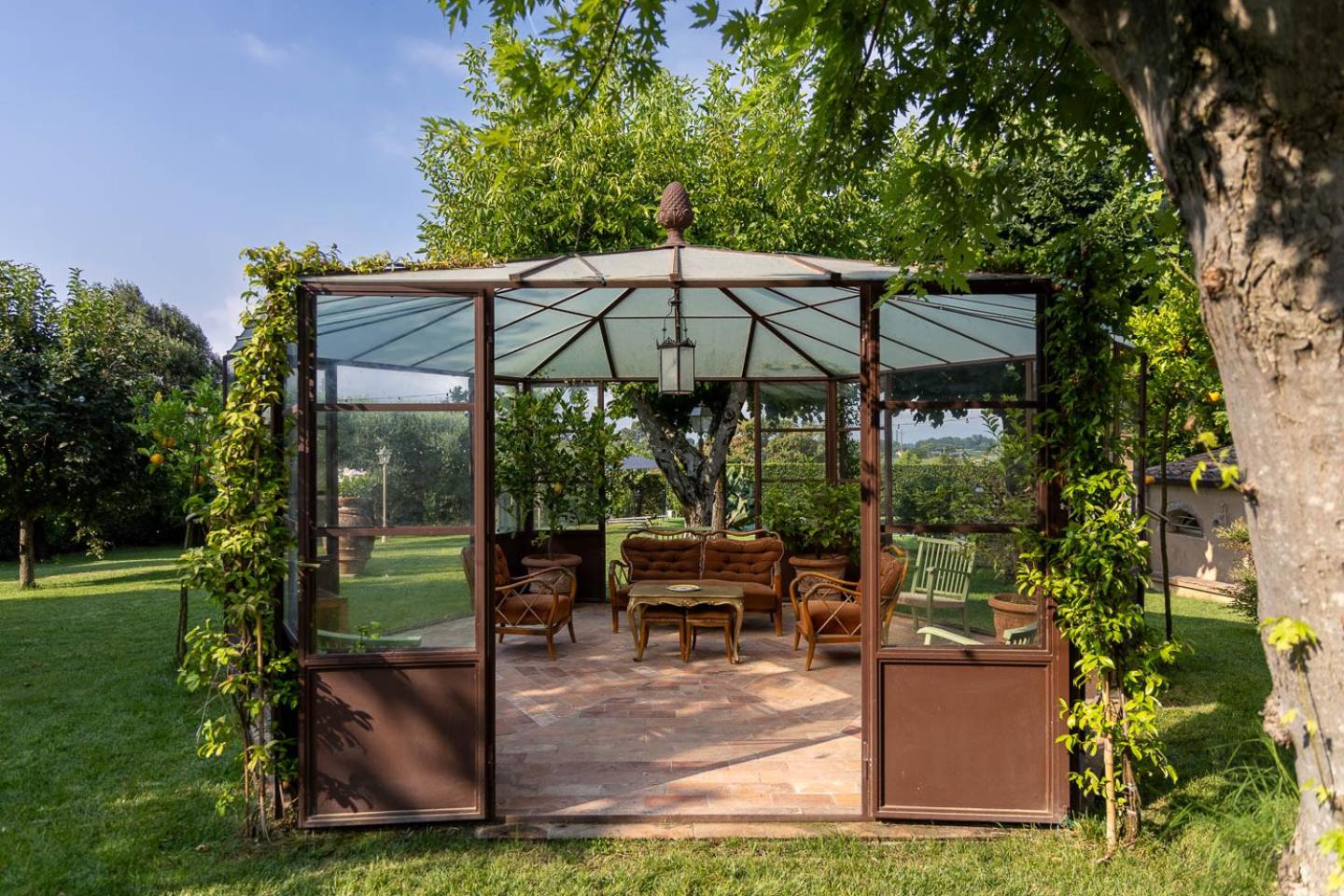 B&B Ninfeo dell' Arancera en Calci — balance & terrace