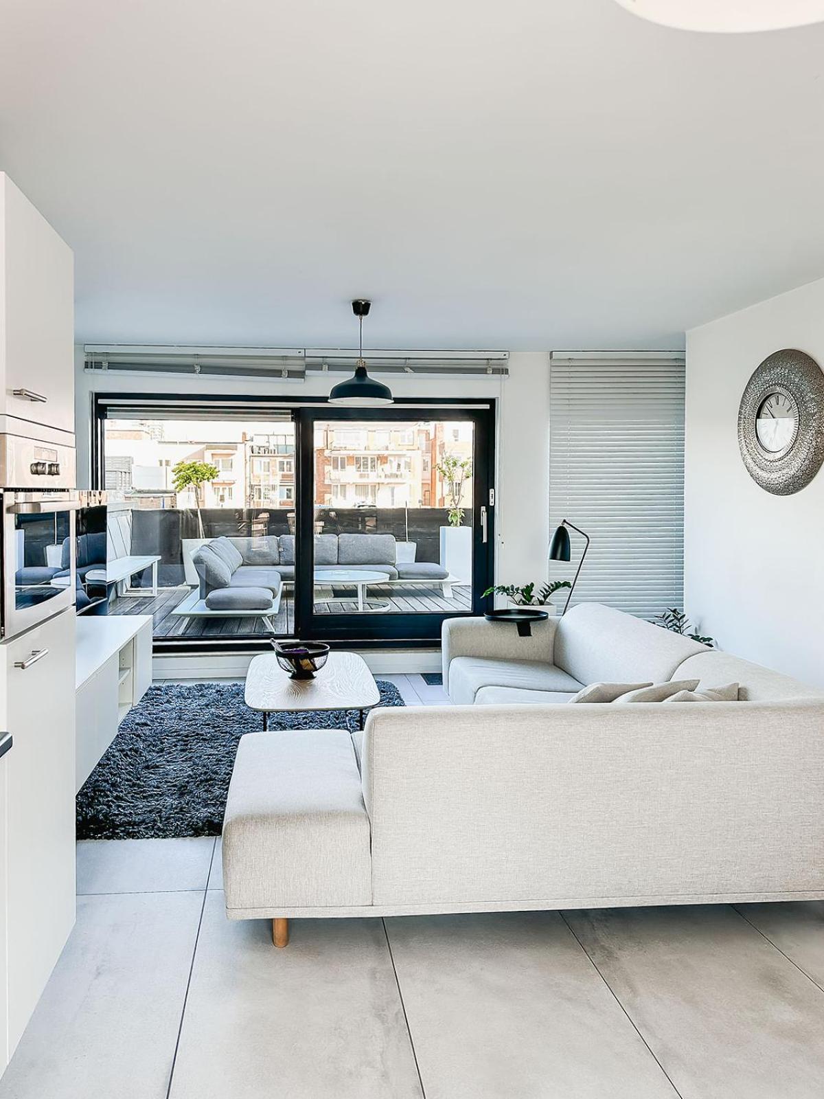 Modern appartement centrum Oostende met enorm dakterras (parking beschikbaar)