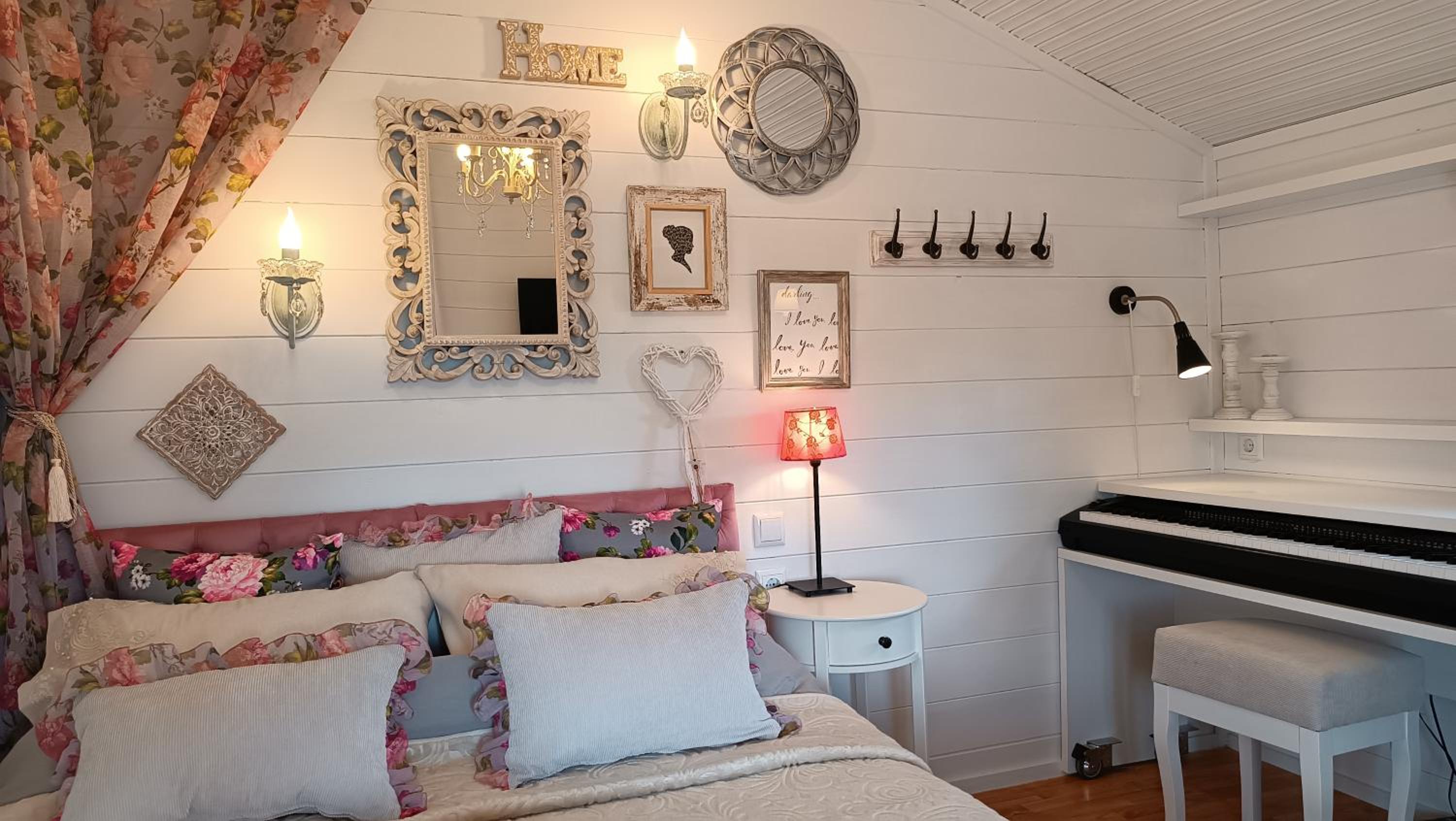VINTAGE Cottage by the sea
