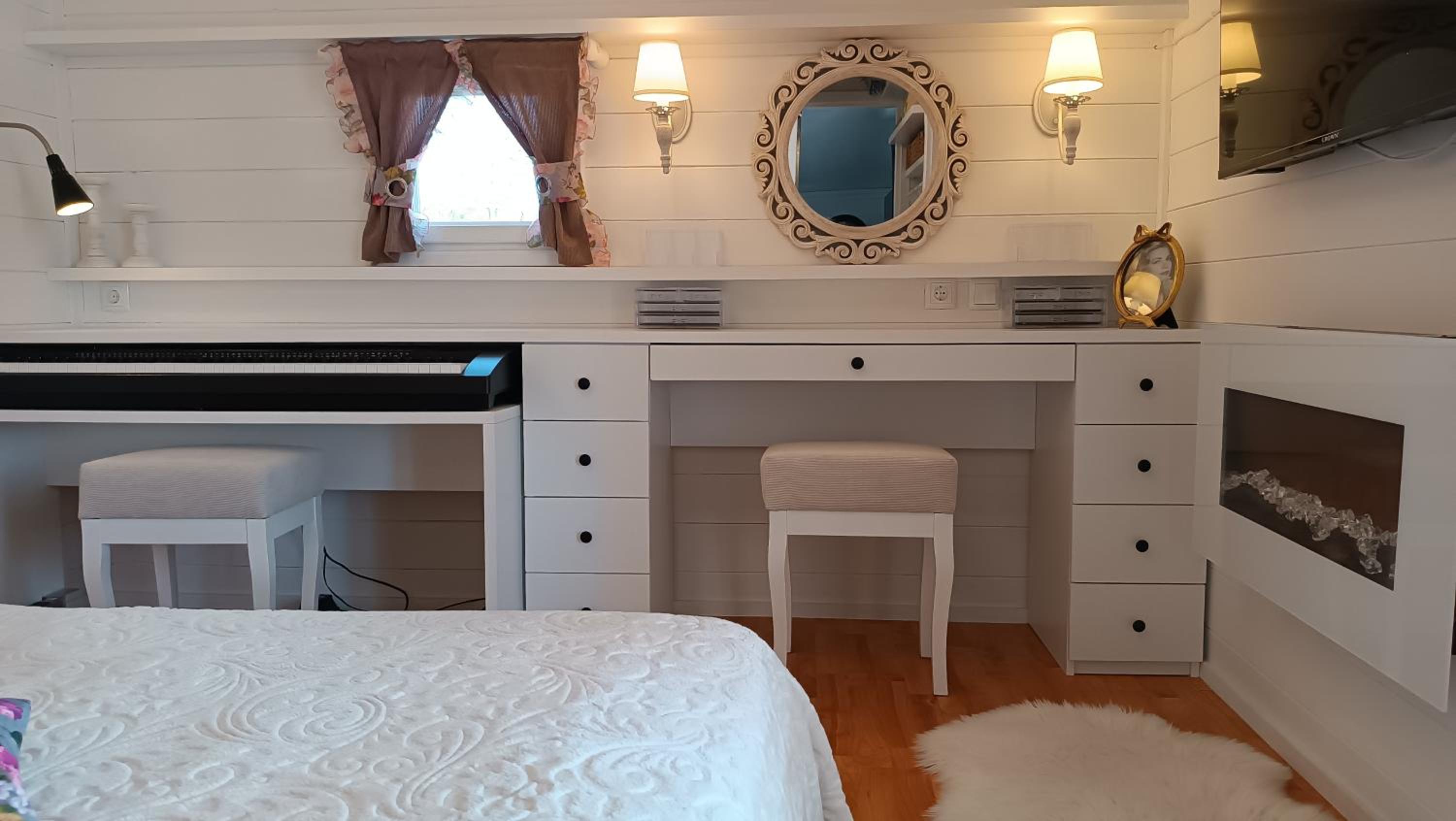 VINTAGE Cottage by the sea