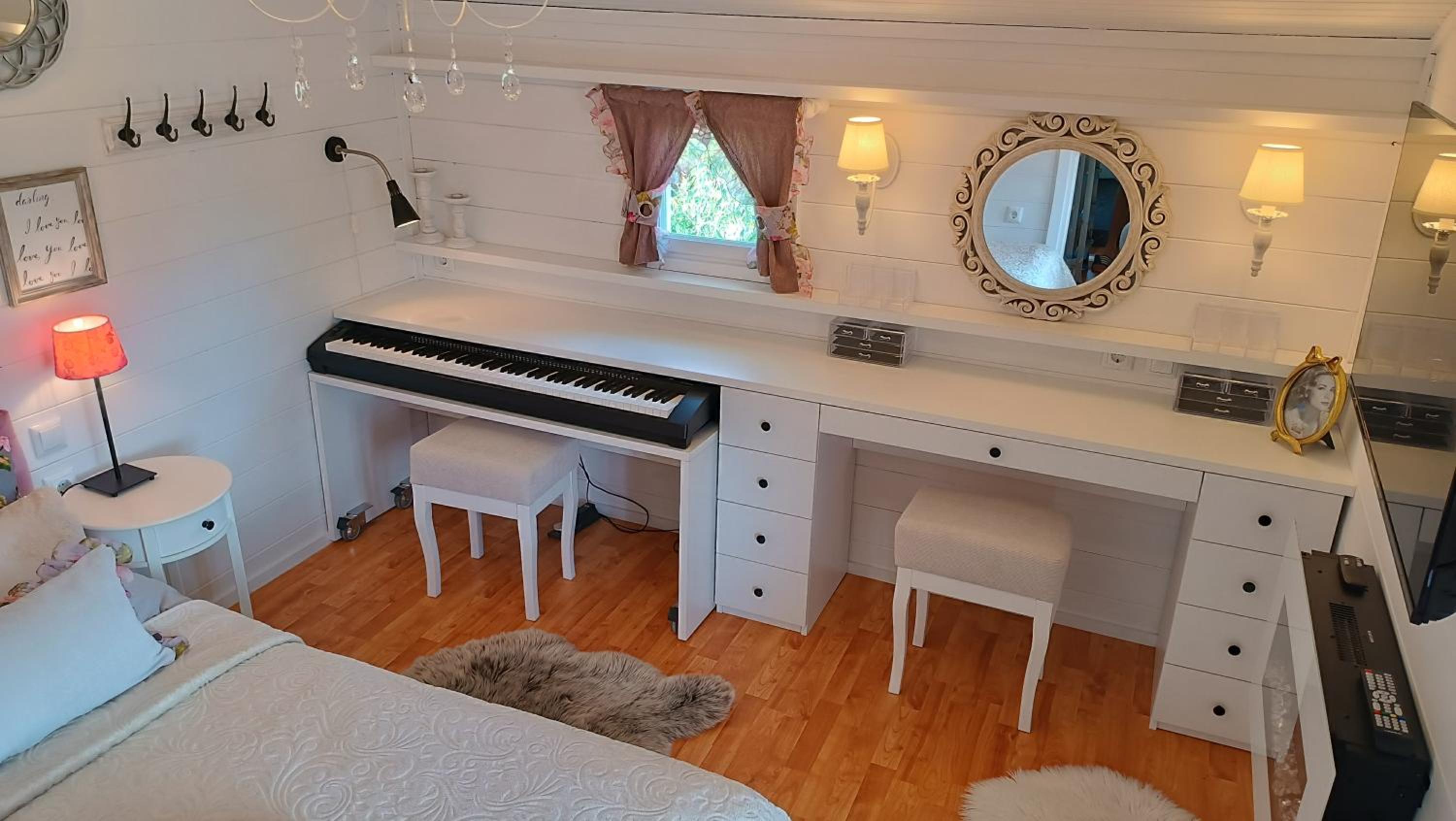 VINTAGE Cottage by the sea