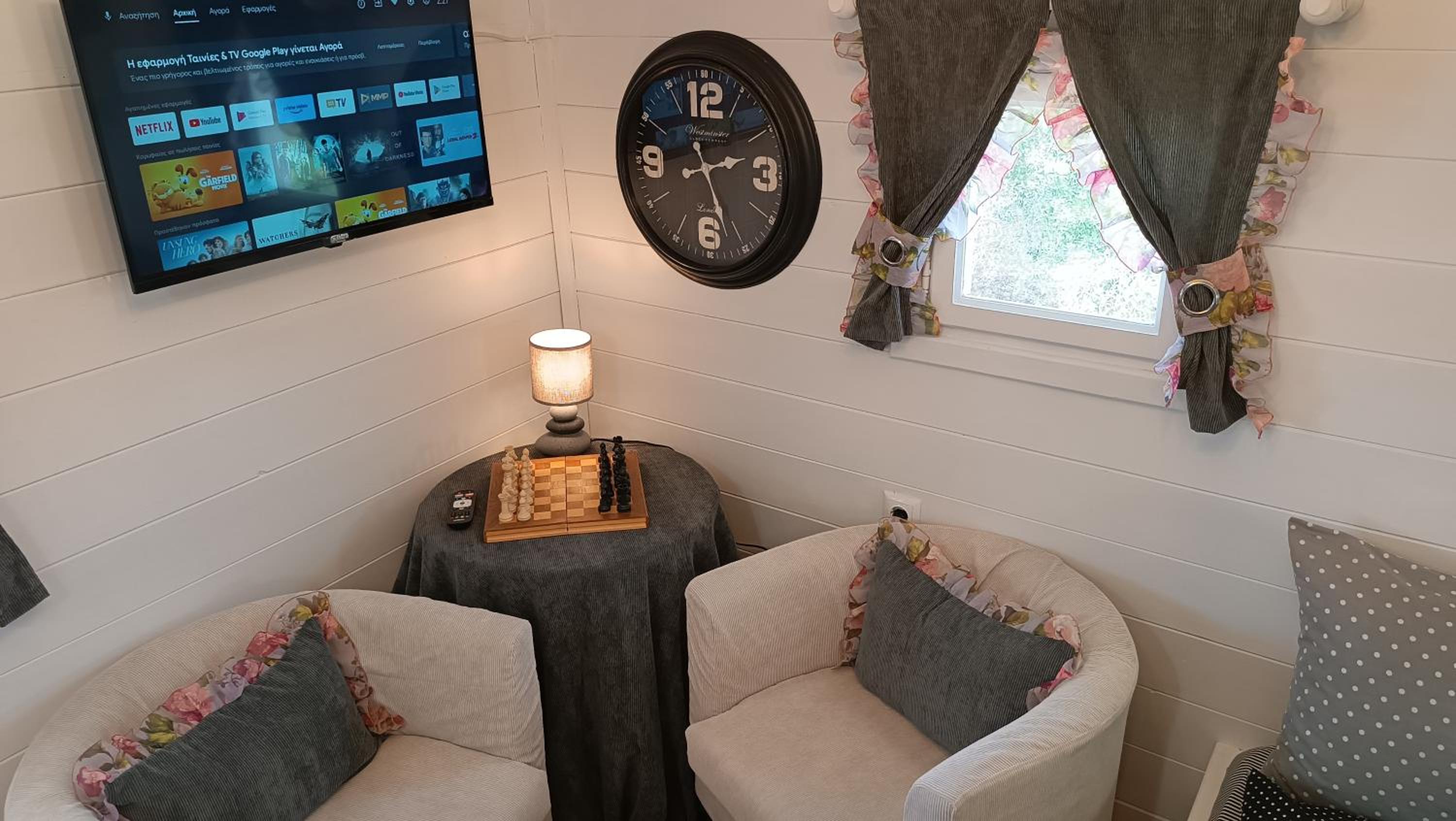 VINTAGE Cottage by the sea