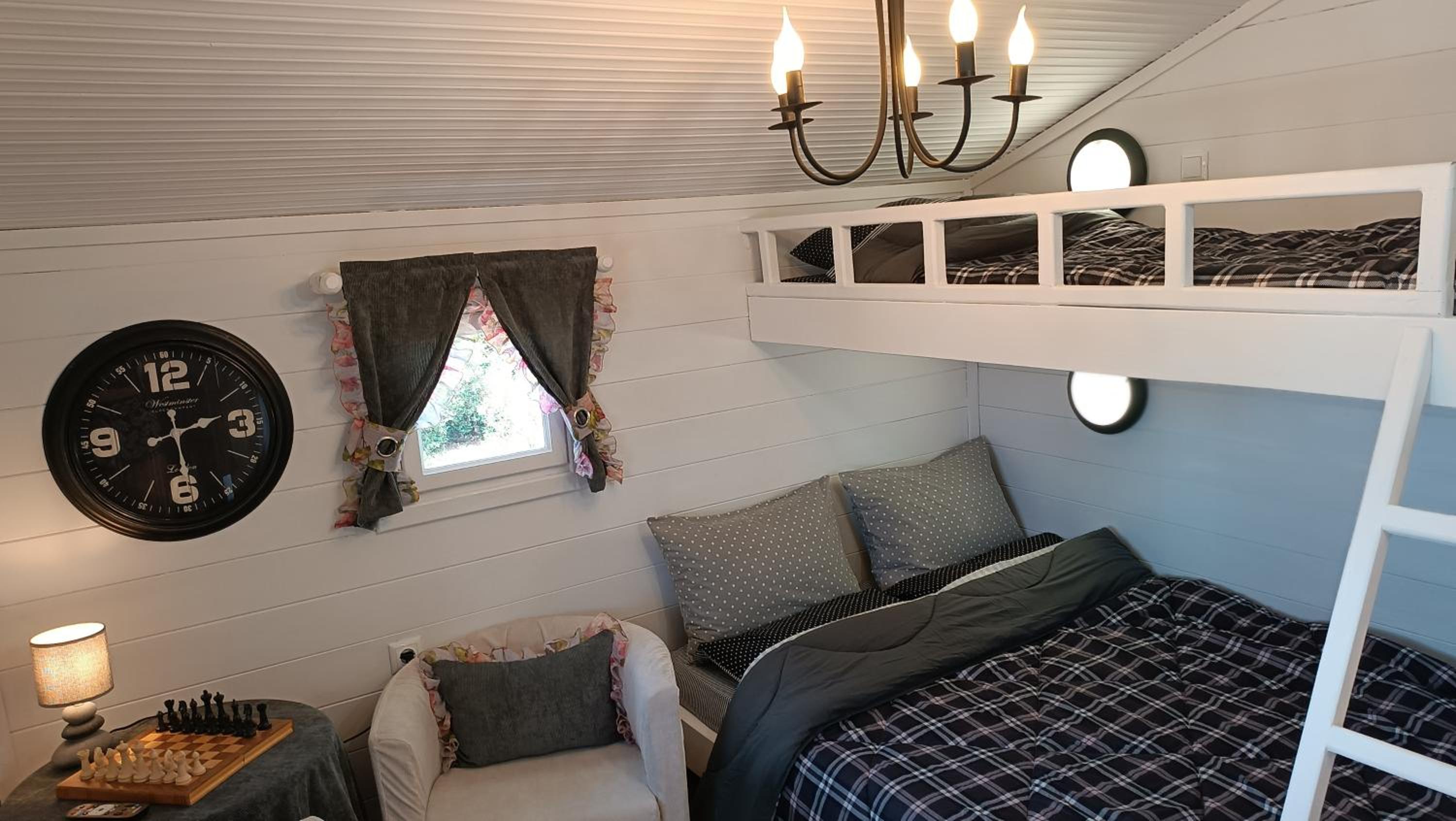 VINTAGE Cottage by the sea