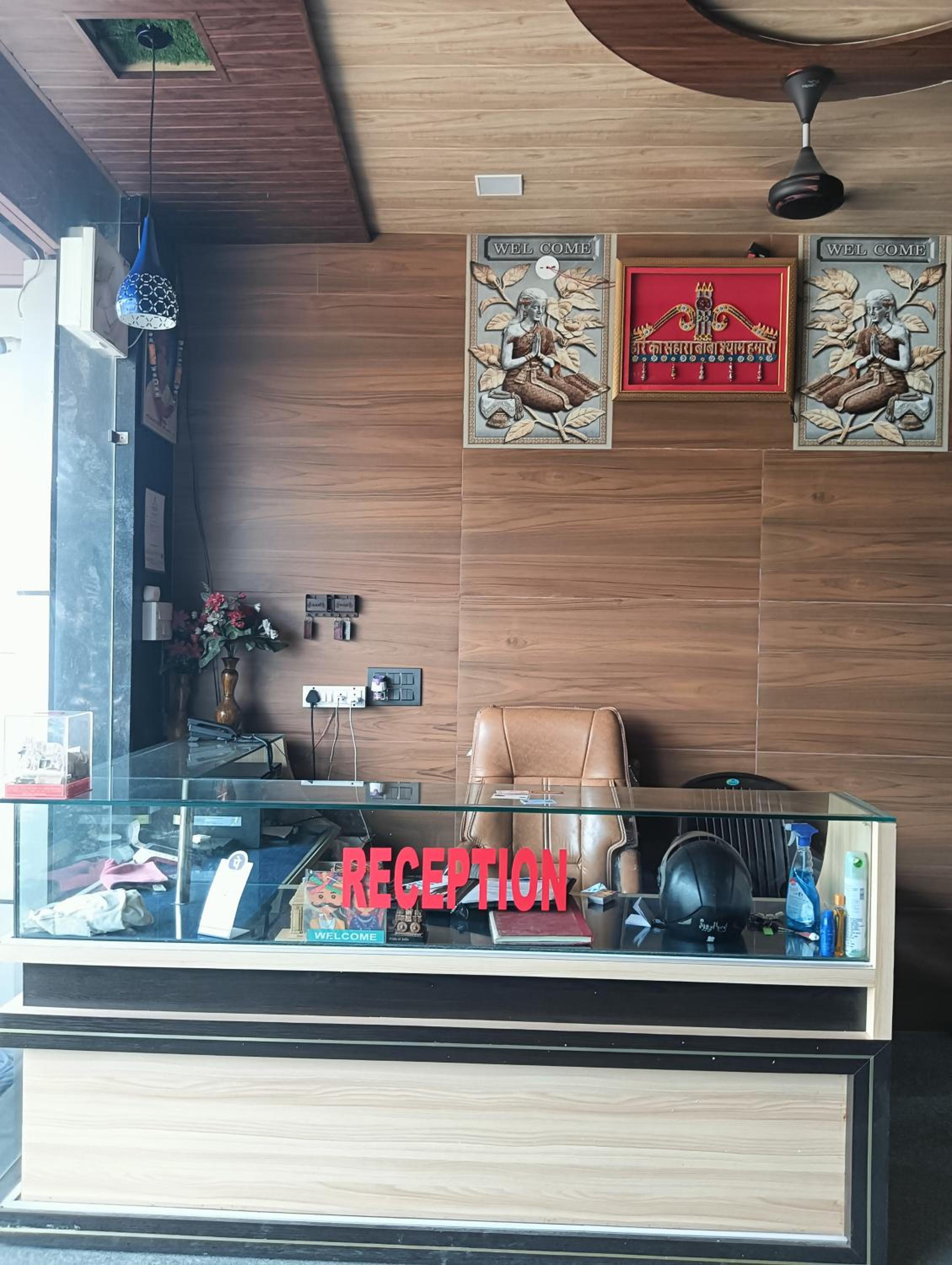 Lobby & Reception