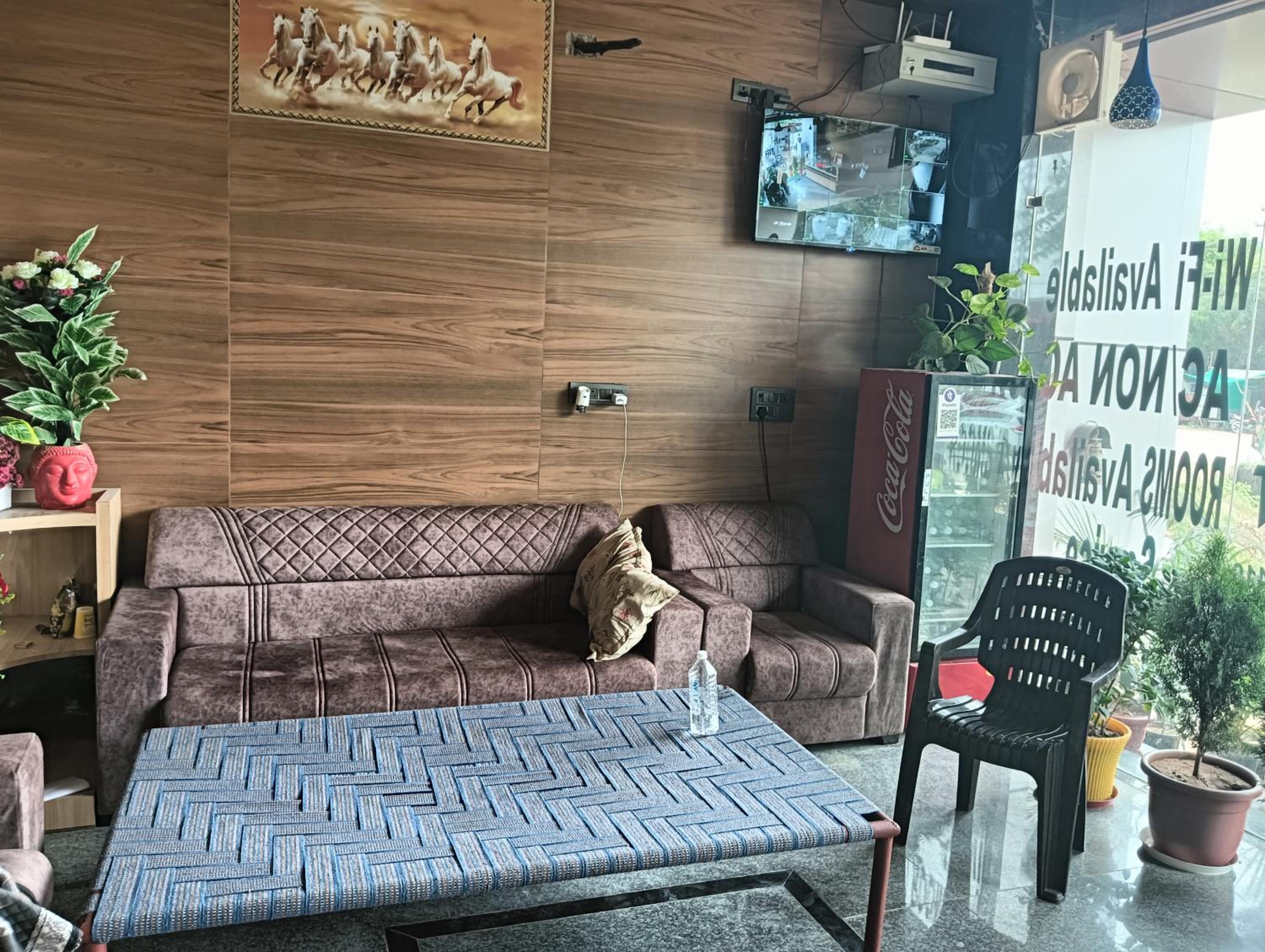Lobby & Reception