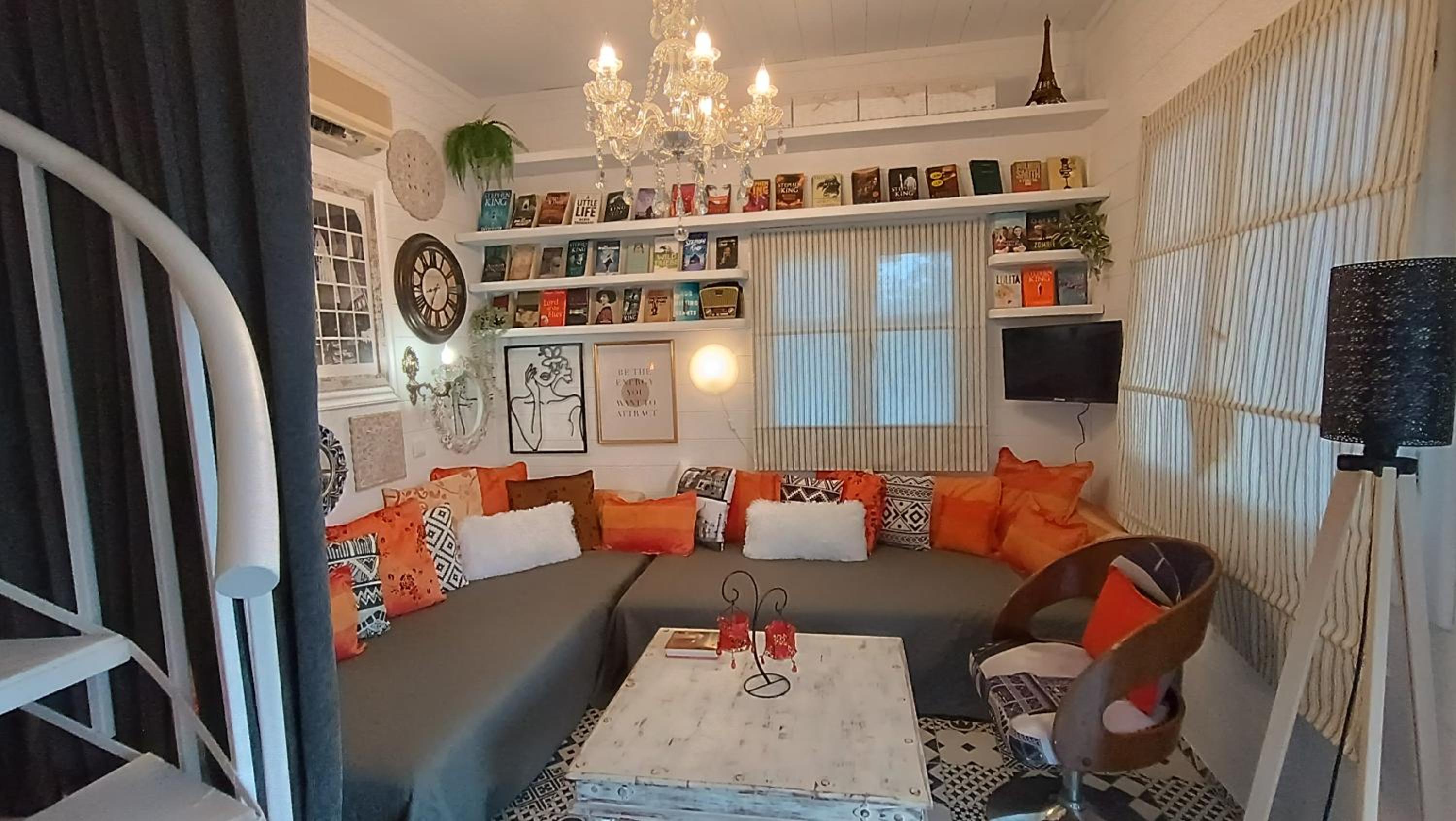 VINTAGE Cottage by the sea