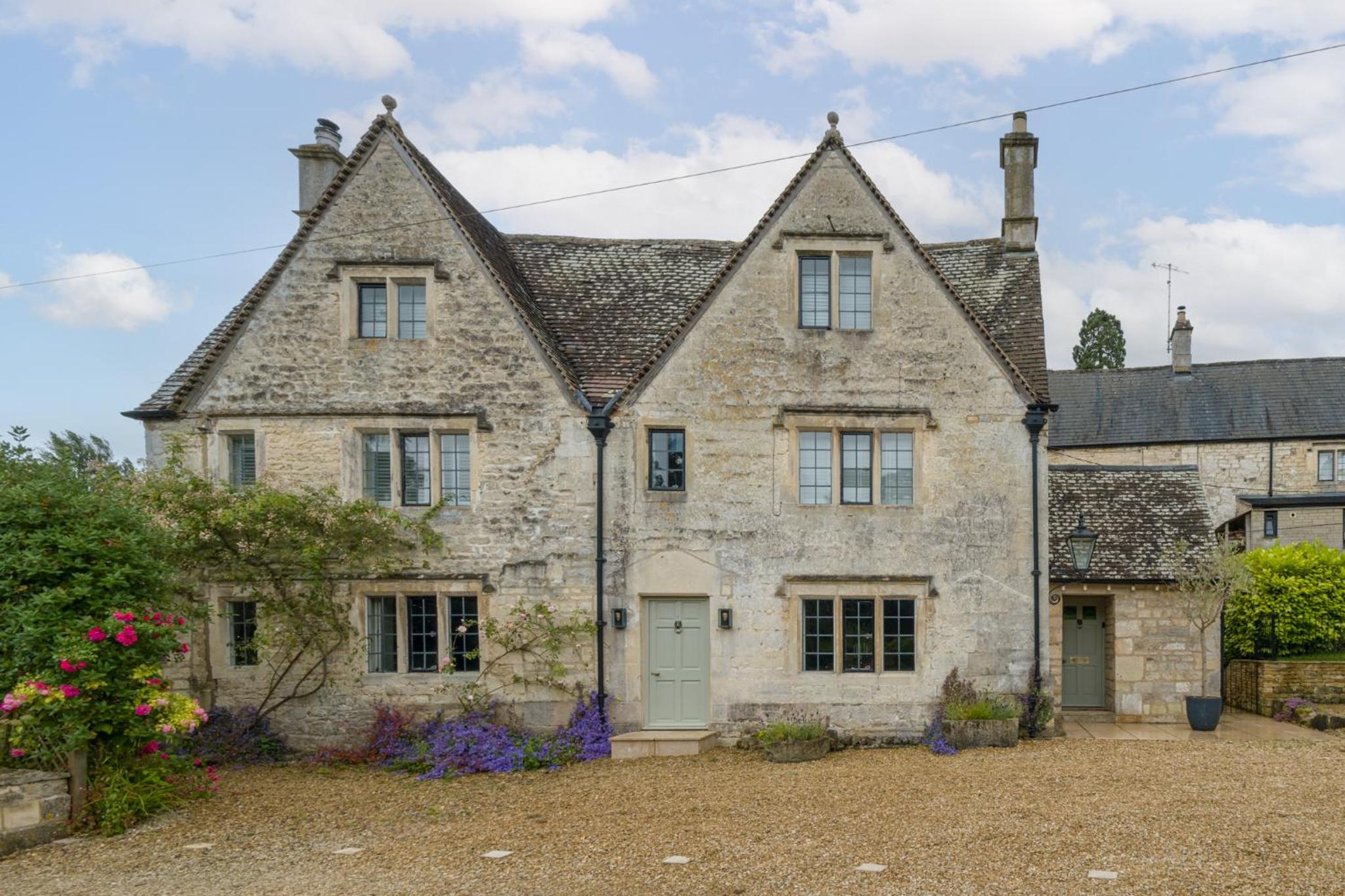 The Mill House - Beautiful 4BD Family Home! view 2