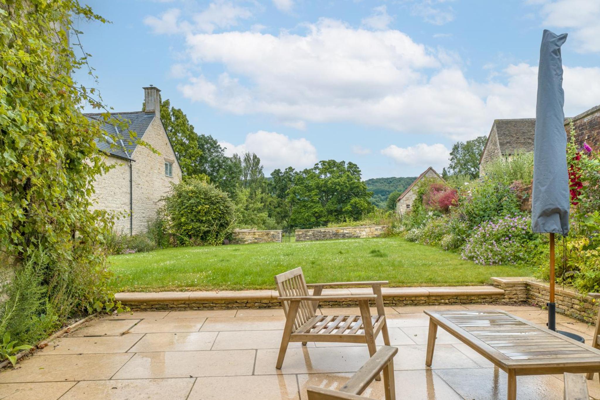 The Mill House - Beautiful 4BD Family Home! view 4