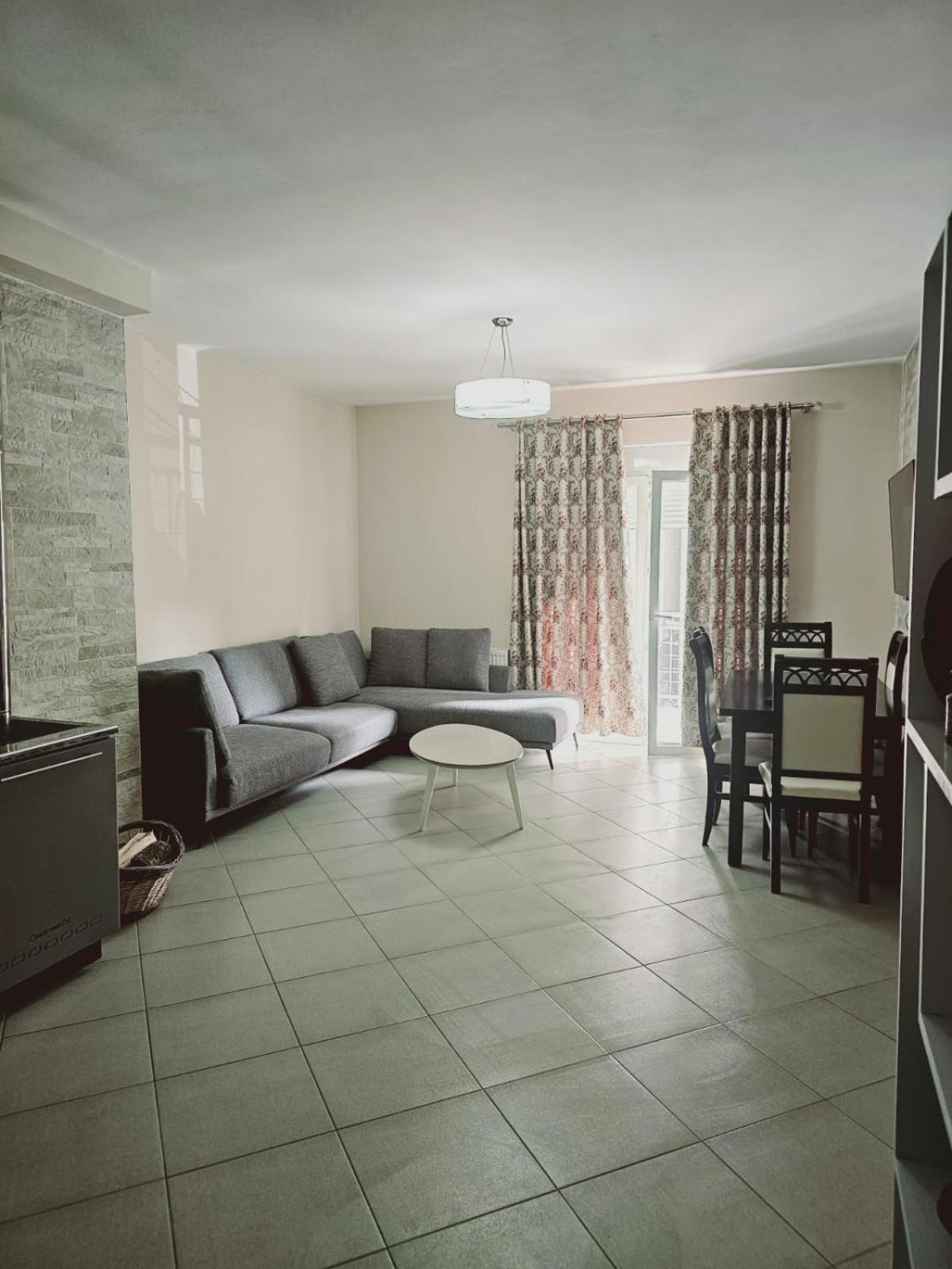 Apartment with 2 sleeping rooms and 2 bathrooms