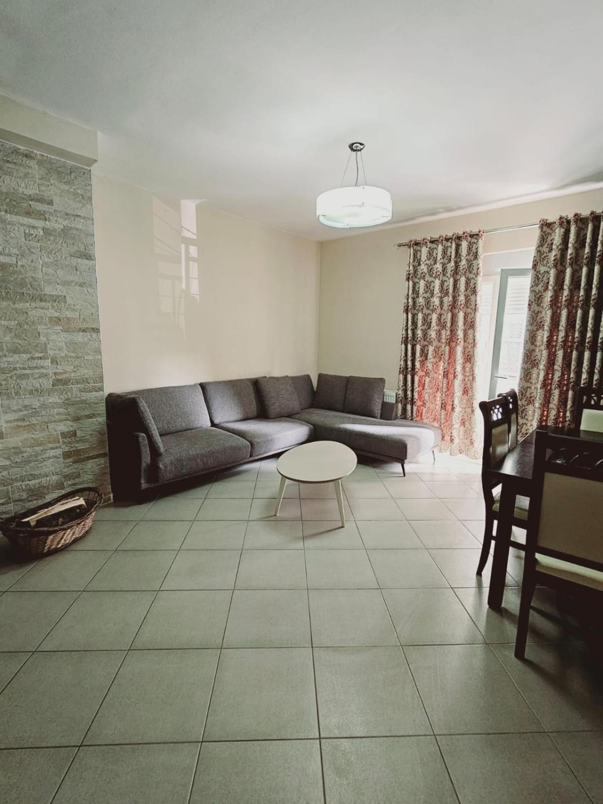 Apartment with 2 sleeping rooms and 2 bathrooms
