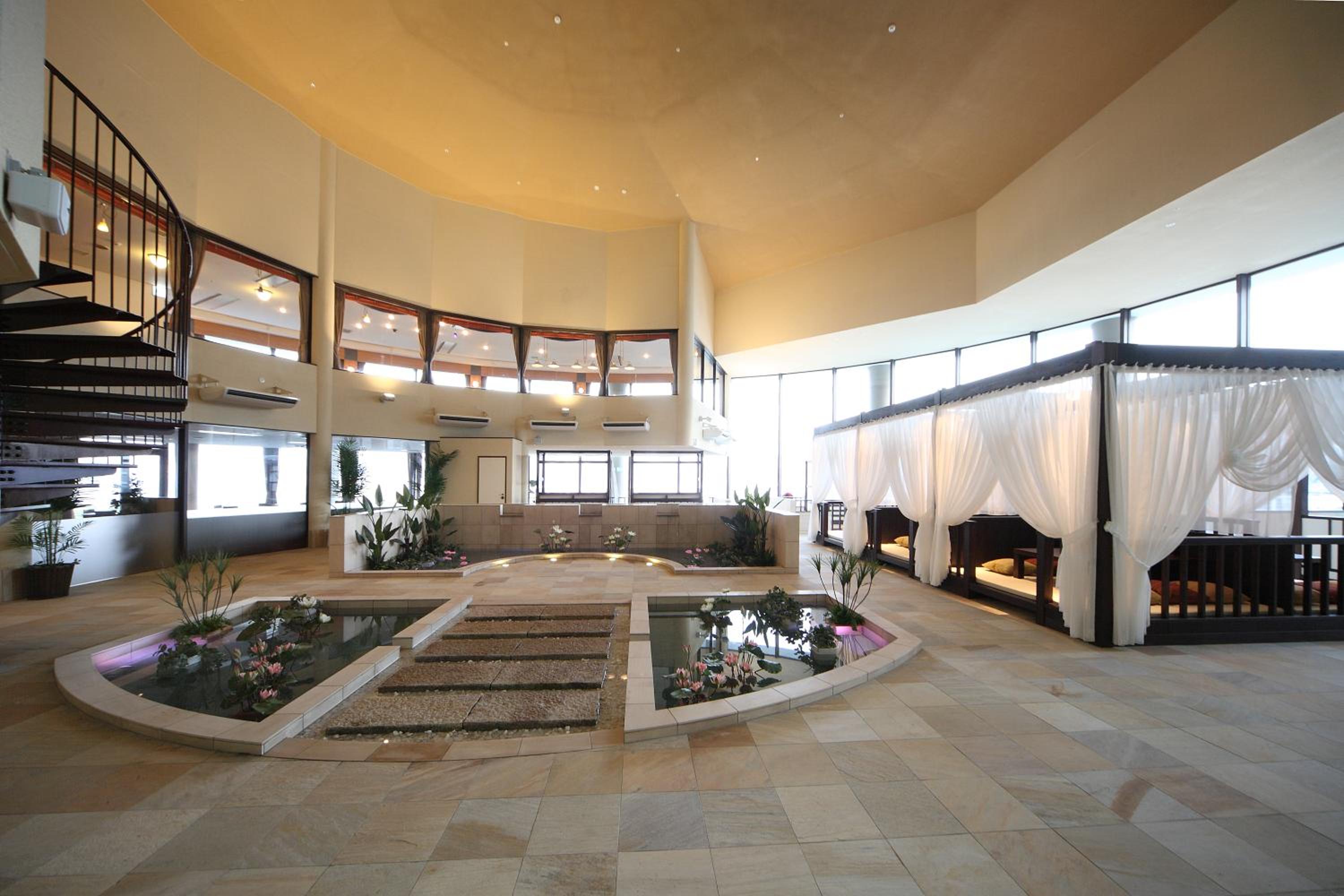 Lobby & Reception