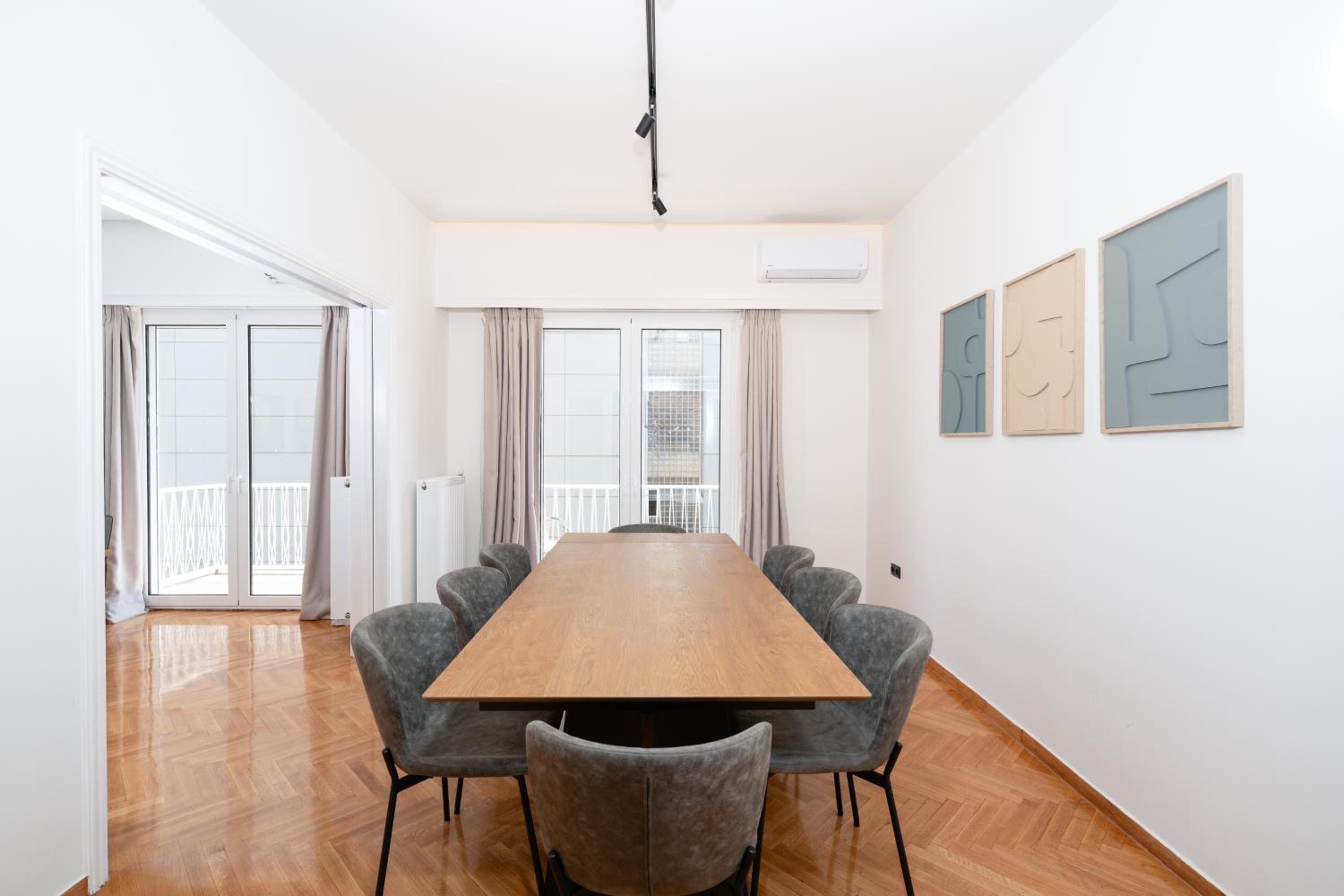 Kolonaki Elegant Apartment with Balcony