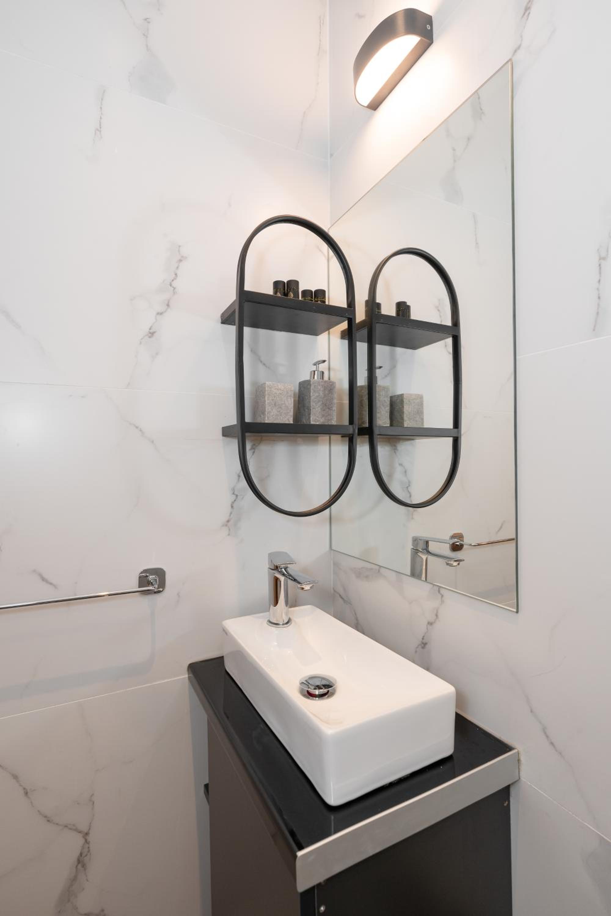 Kolonaki Elegant Apartment with Balcony