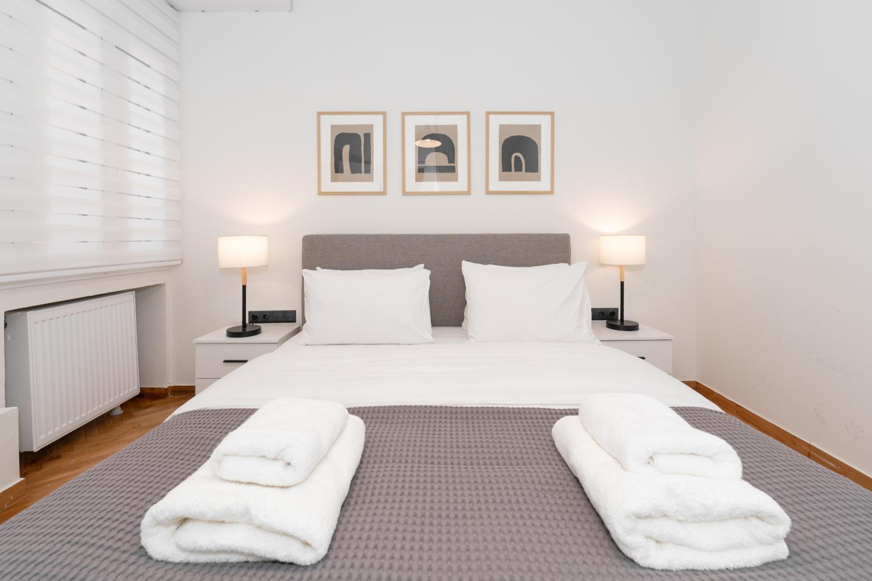 Kolonaki Elegant Apartment with Balcony