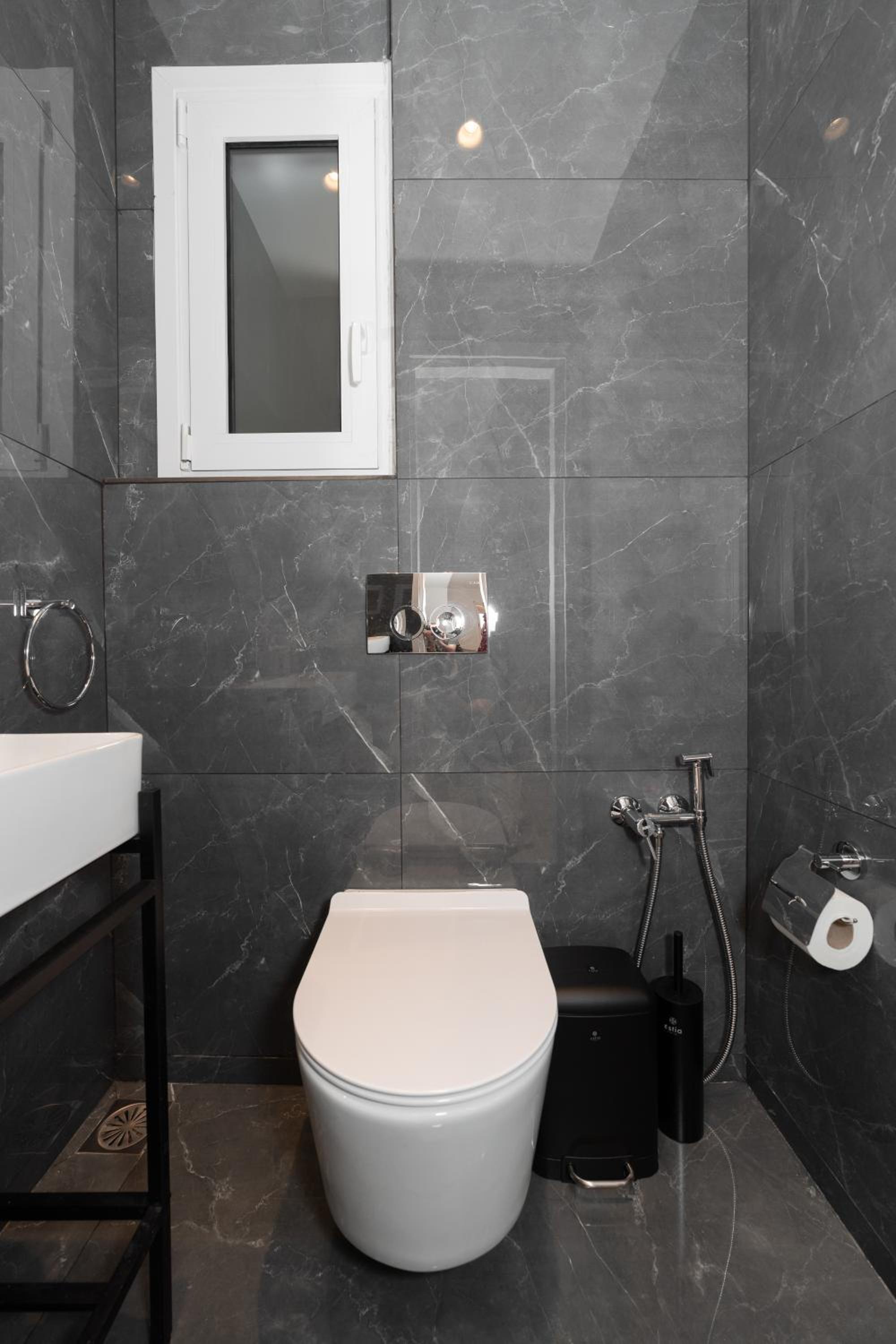 Kolonaki Elegant Apartment with Balcony