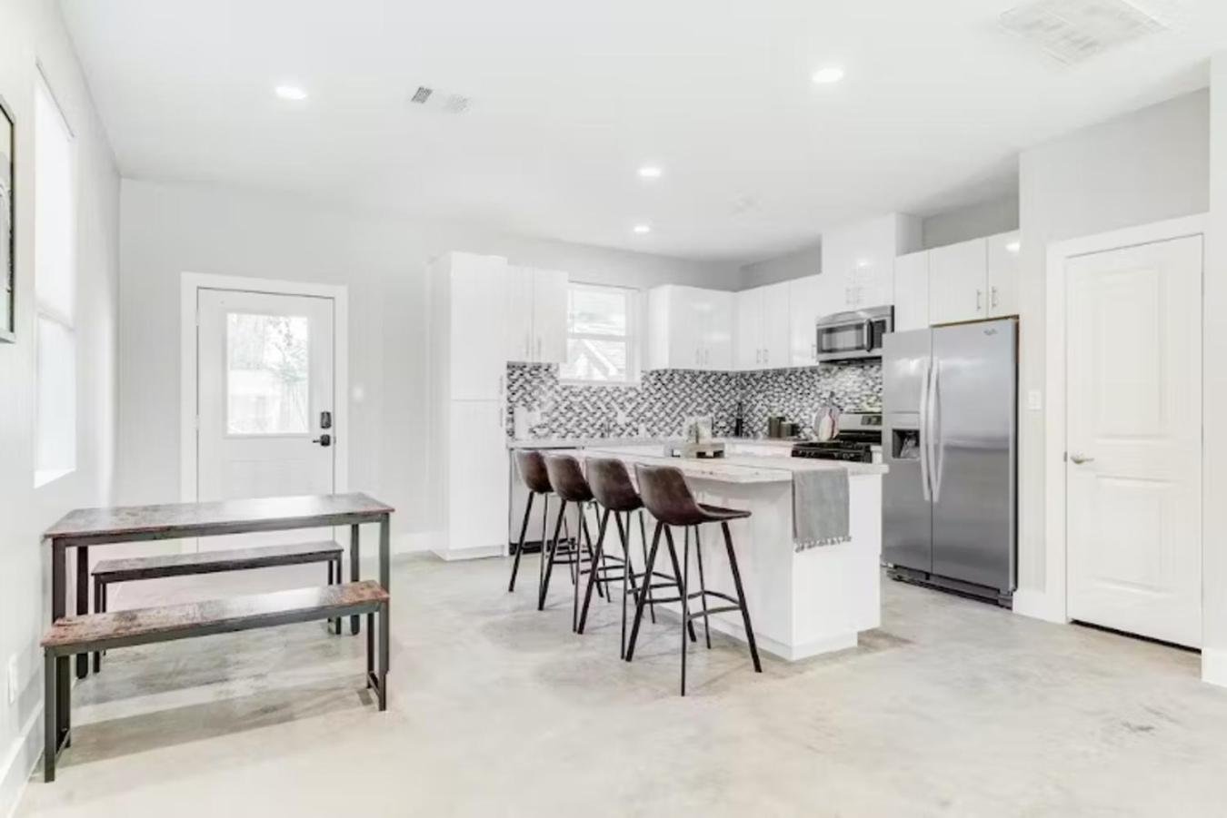Centrally Located Pet Friendly 3 Bedroom Haven view 4