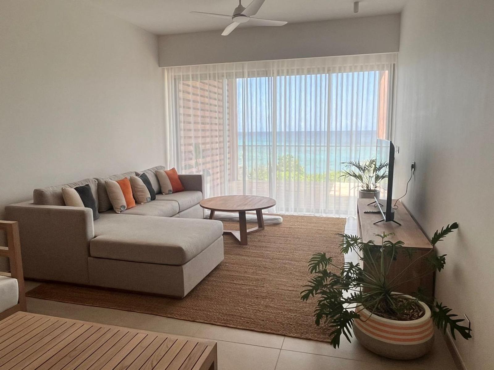 Beachfront Apartment Ocean Point view 3