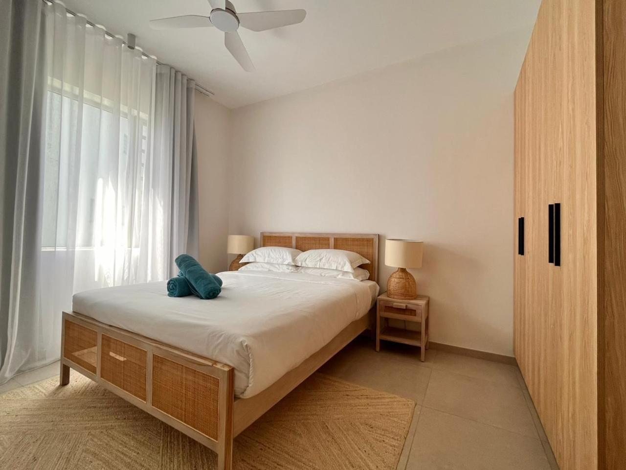 Beachfront Apartment Ocean Point view 4